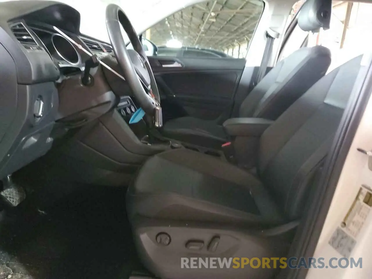 7 fotografías del automóvil dañado 3VV2B7AX5LM117261 VOLKSWAGEN TIGUAN 2020