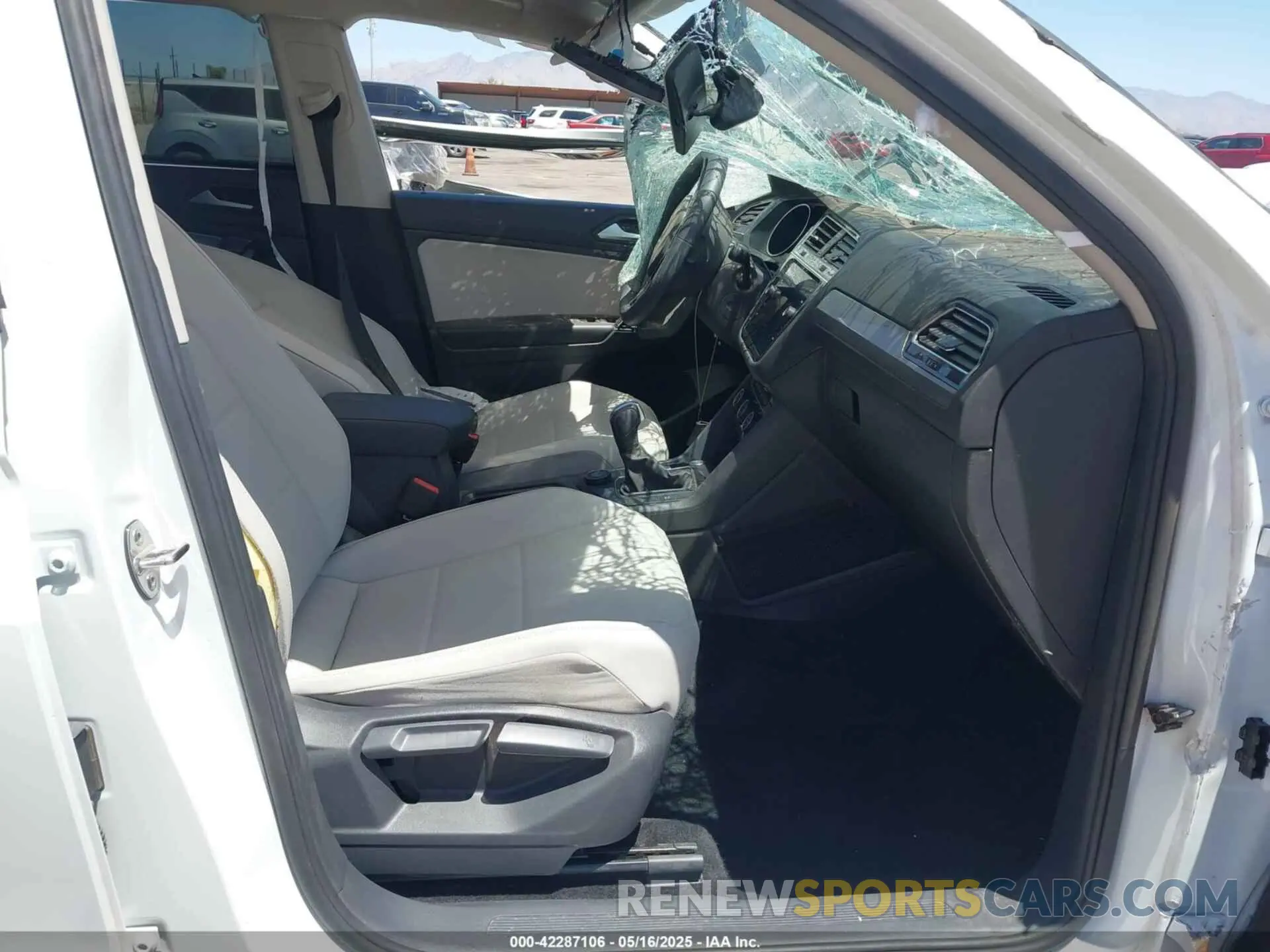 5 fotografías del automóvil dañado 3VV2B7AX6LM043638 VOLKSWAGEN TIGUAN 2020