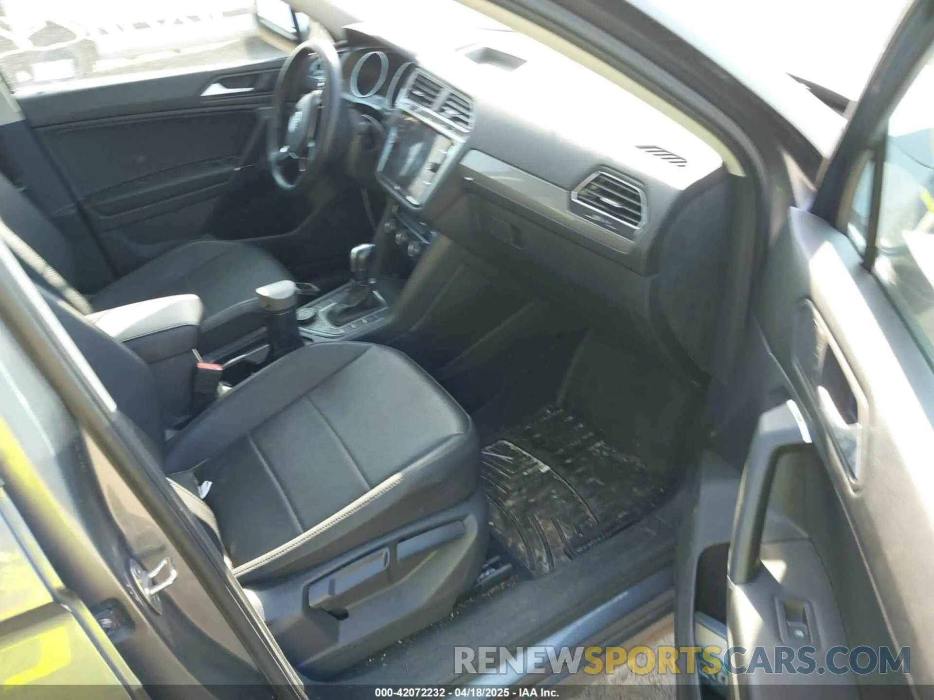 5 fotografías del automóvil dañado 3VV2B7AX6LM108682 VOLKSWAGEN TIGUAN 2020