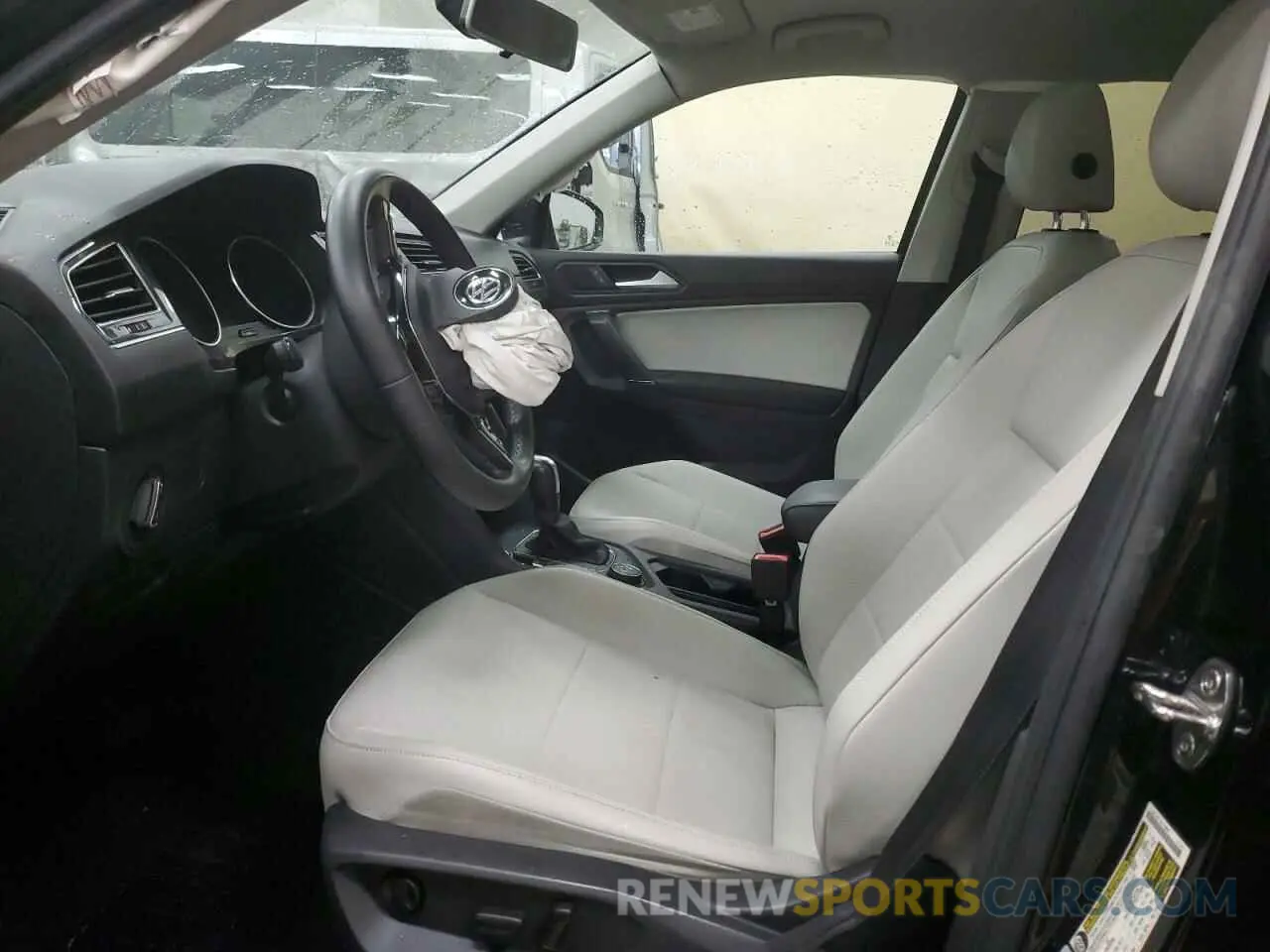 7 fotografías del automóvil dañado 3VV2B7AX7LM042627 VOLKSWAGEN TIGUAN 2020