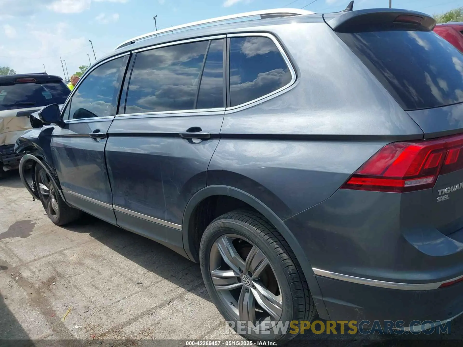 14 fotografías del automóvil dañado 3VV2B7AX7LM113597 VOLKSWAGEN TIGUAN 2020