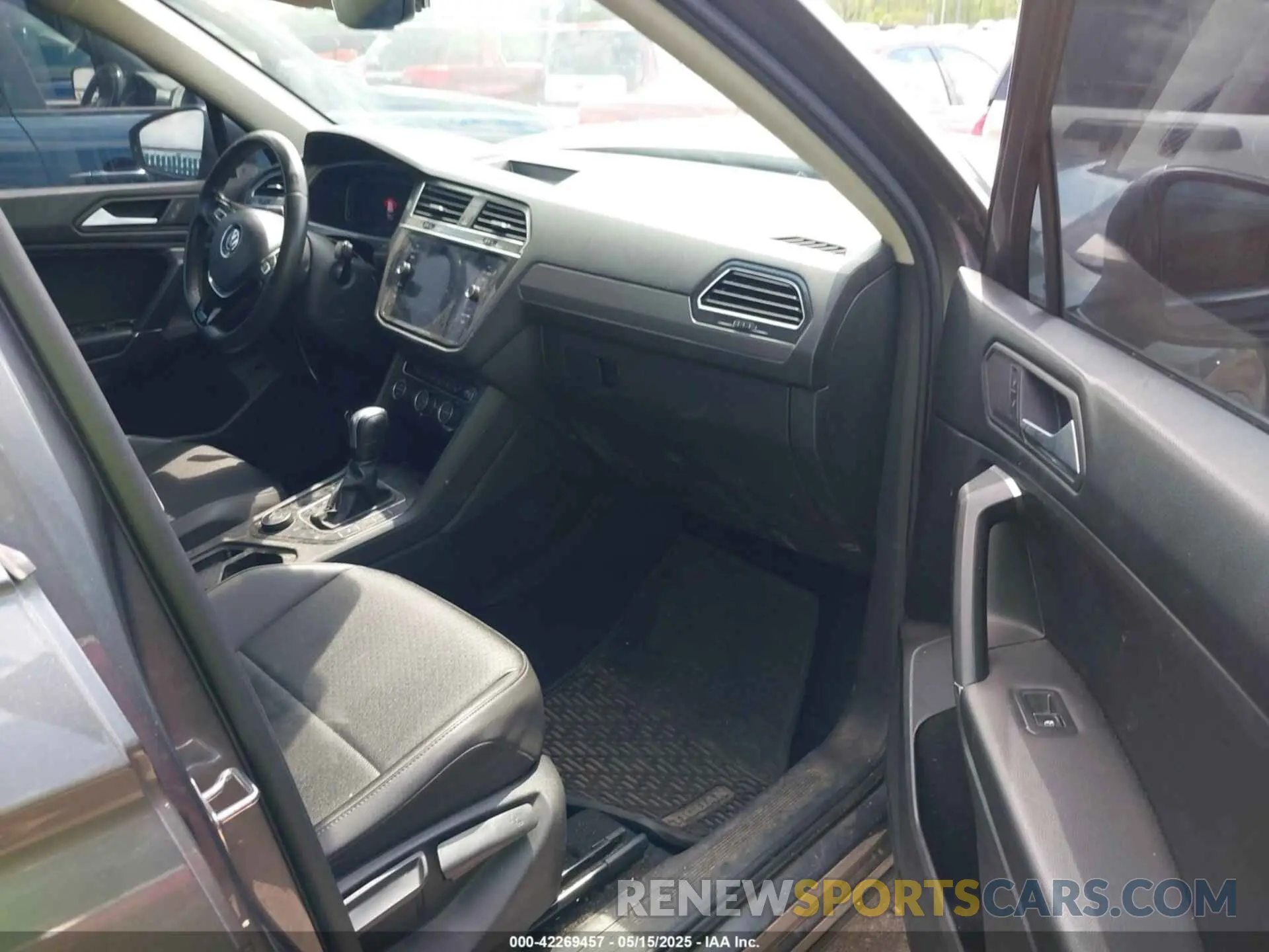 5 fotografías del automóvil dañado 3VV2B7AX7LM113597 VOLKSWAGEN TIGUAN 2020