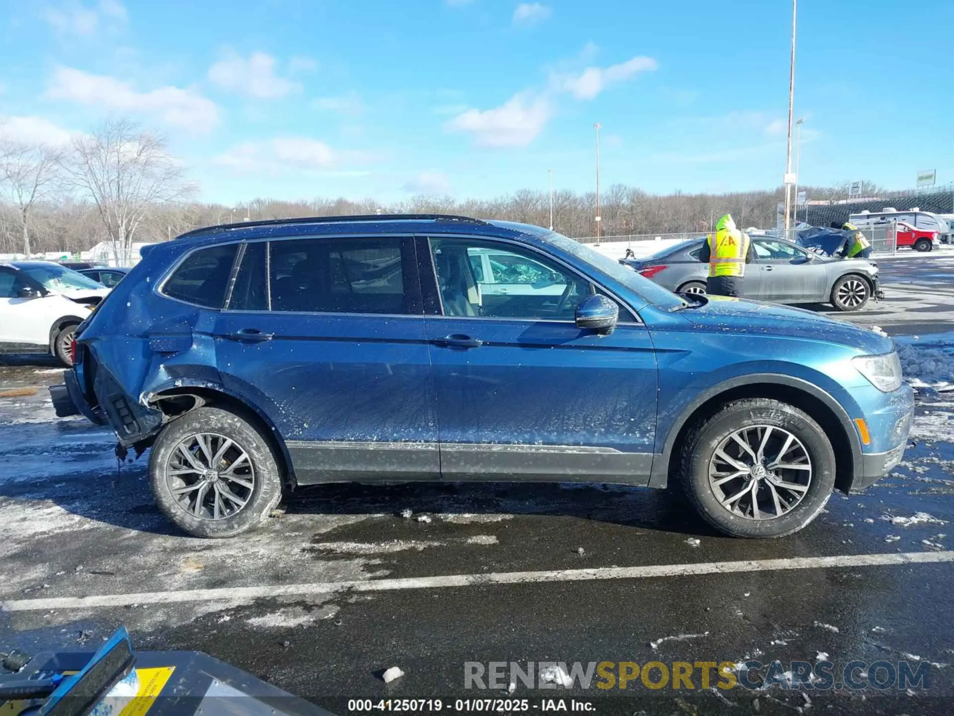 13 fotografías del automóvil dañado 3VV2B7AX7LM142016 VOLKSWAGEN TIGUAN 2020
