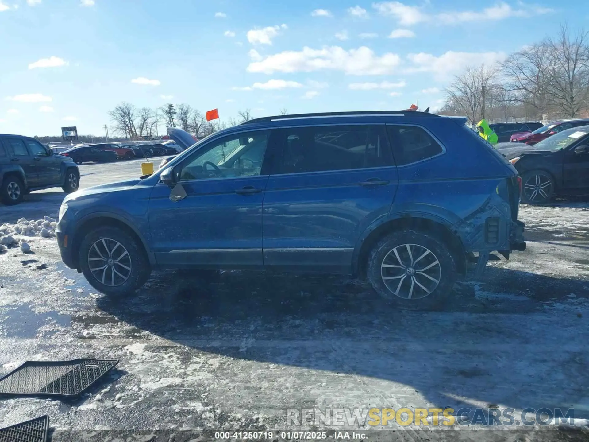 14 fotografías del automóvil dañado 3VV2B7AX7LM142016 VOLKSWAGEN TIGUAN 2020