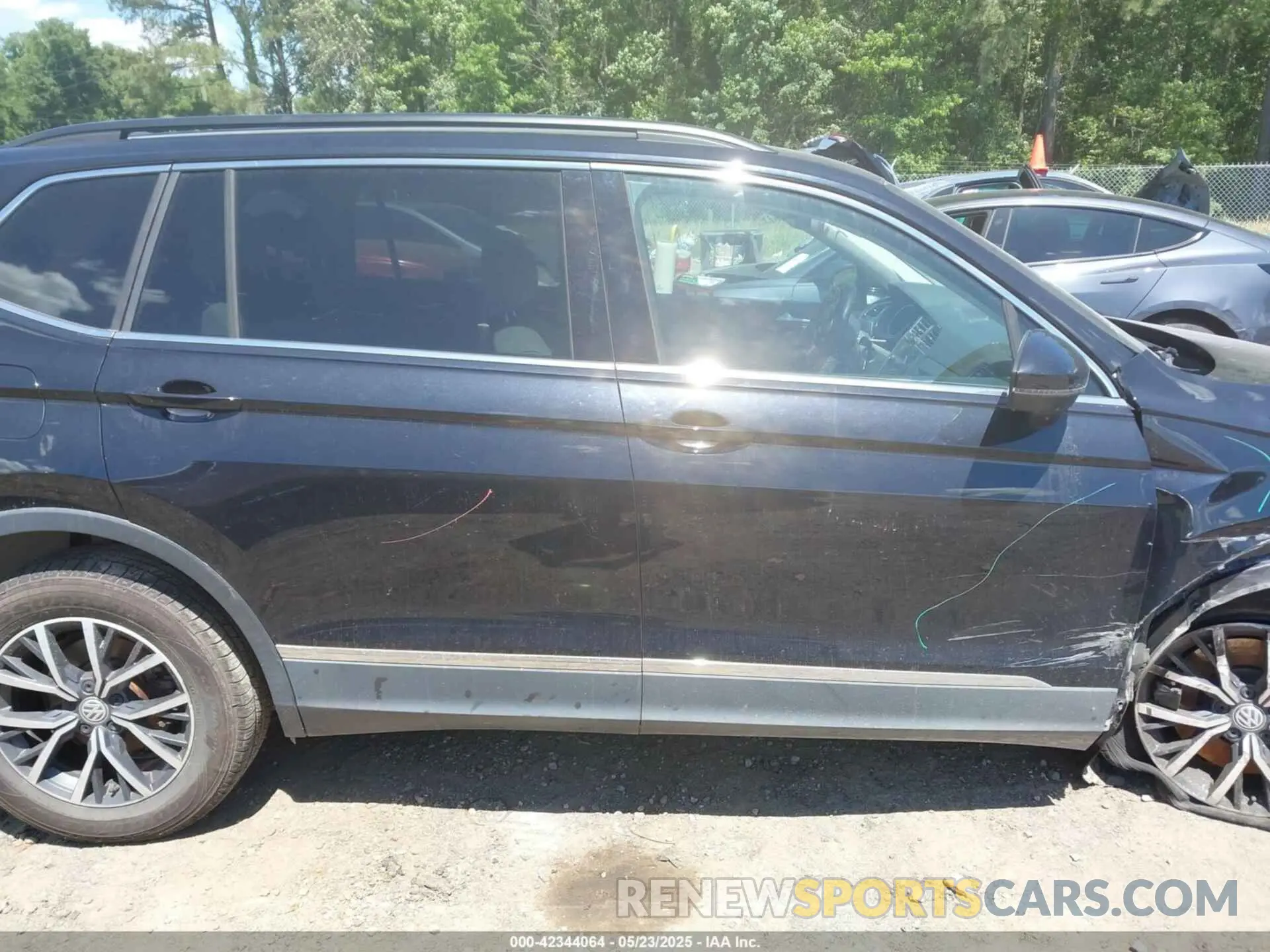 13 fotografías del automóvil dañado 3VV2B7AX7LM148379 VOLKSWAGEN TIGUAN 2020