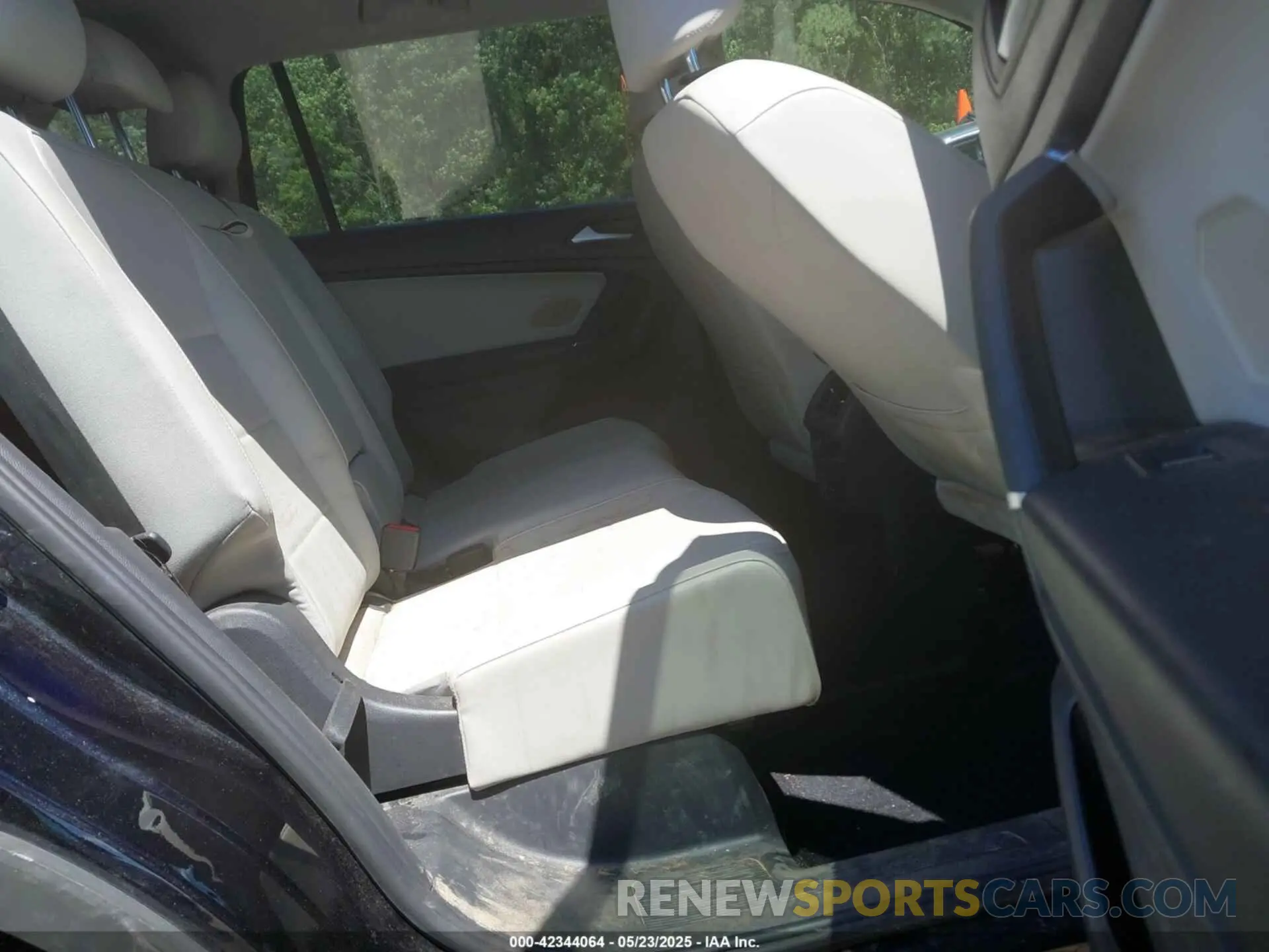 8 fotografías del automóvil dañado 3VV2B7AX7LM148379 VOLKSWAGEN TIGUAN 2020