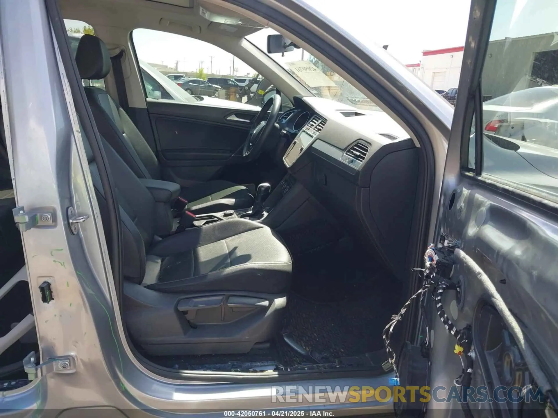 5 fotografías del automóvil dañado 3VV2B7AX8LM020992 VOLKSWAGEN TIGUAN 2020