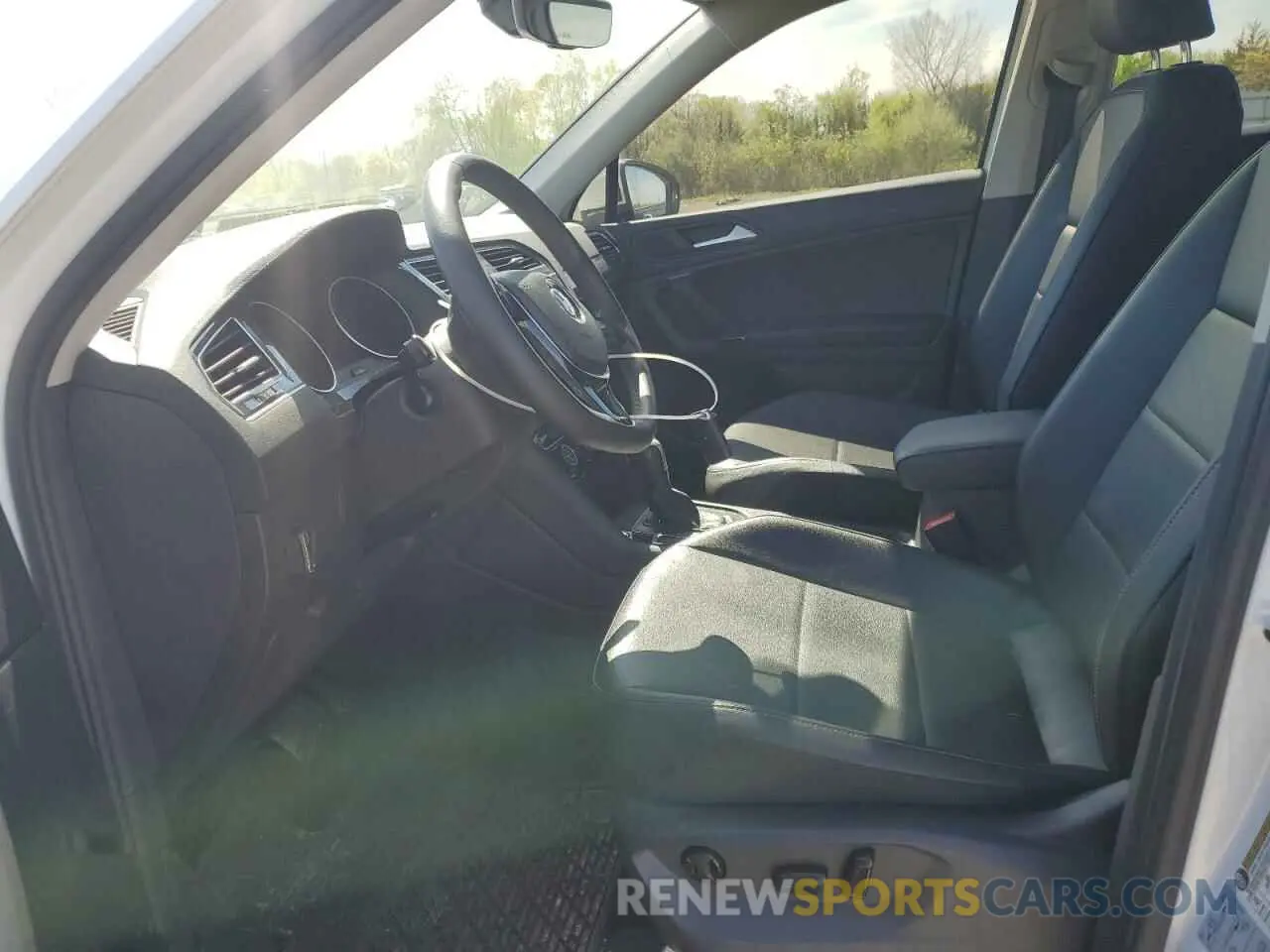 7 fotografías del automóvil dañado 3VV2B7AX8LM178541 VOLKSWAGEN TIGUAN 2020