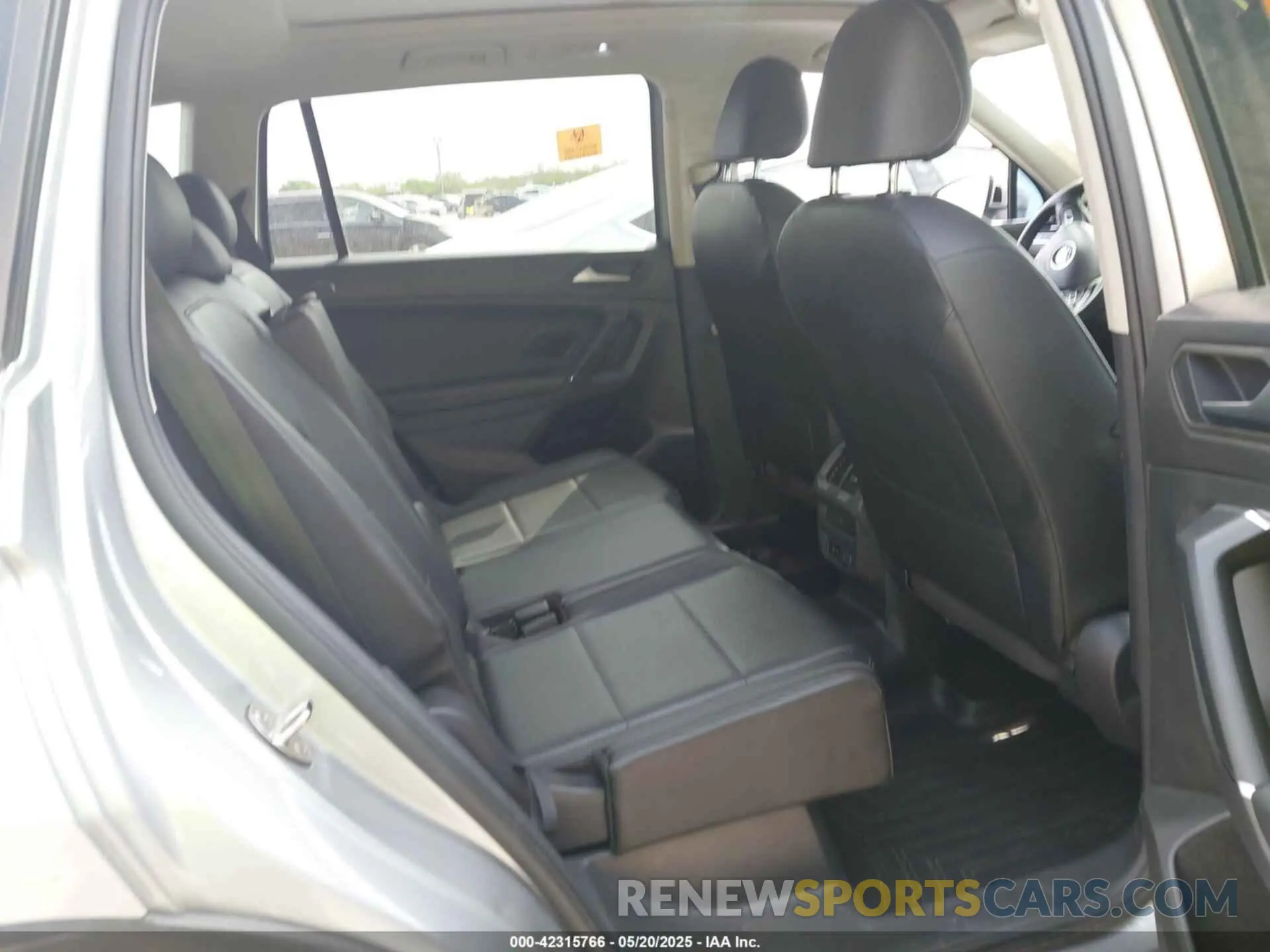 8 fotografías del automóvil dañado 3VV2B7AX9LM022086 VOLKSWAGEN TIGUAN 2020