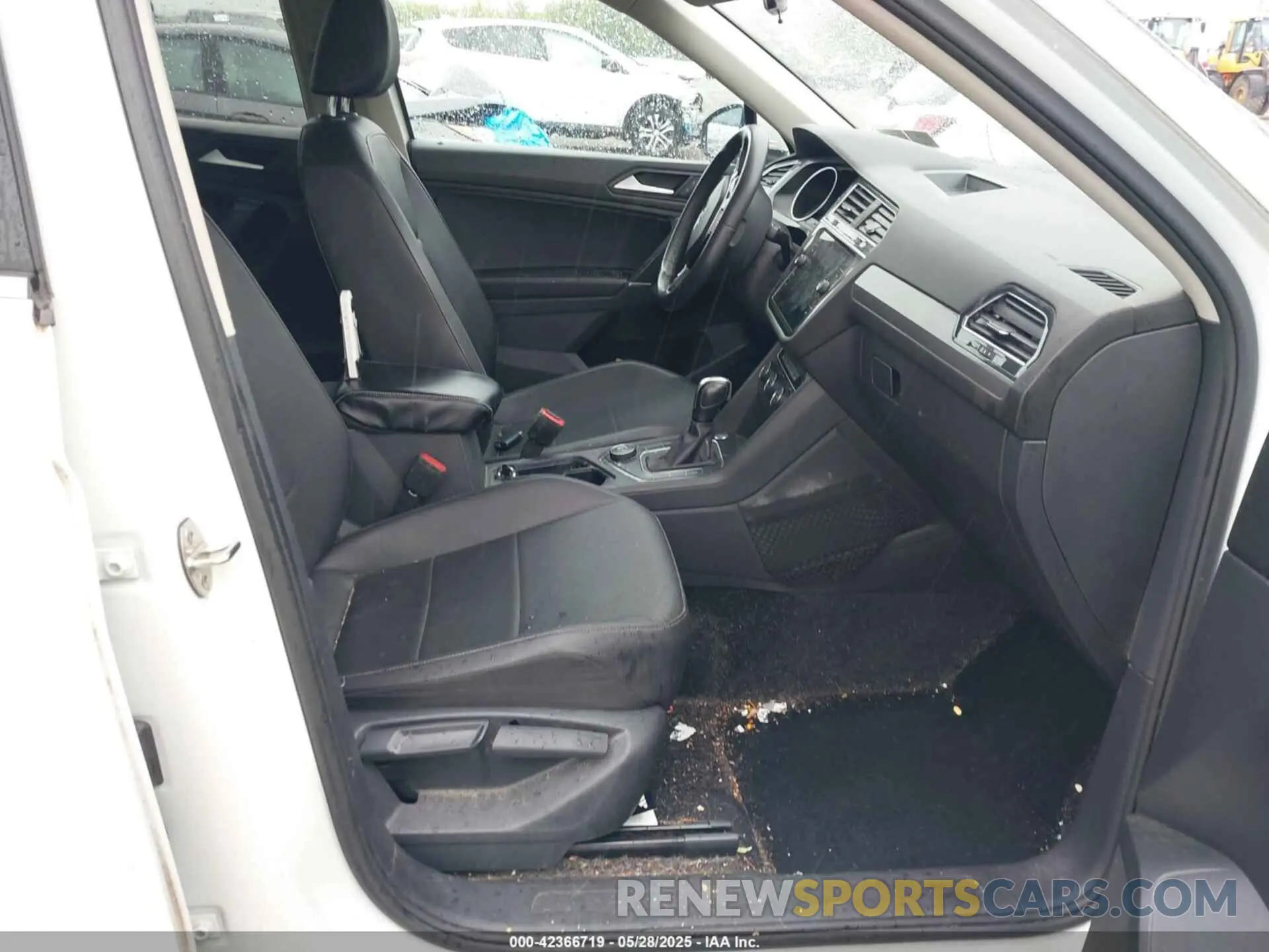 5 fotografías del automóvil dañado 3VV2B7AX9LM163952 VOLKSWAGEN TIGUAN 2020