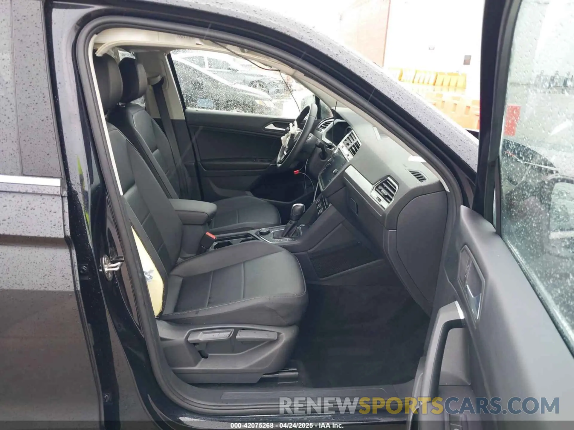 5 fotografías del automóvil dañado 3VV2B7AXXLM022419 VOLKSWAGEN TIGUAN 2020