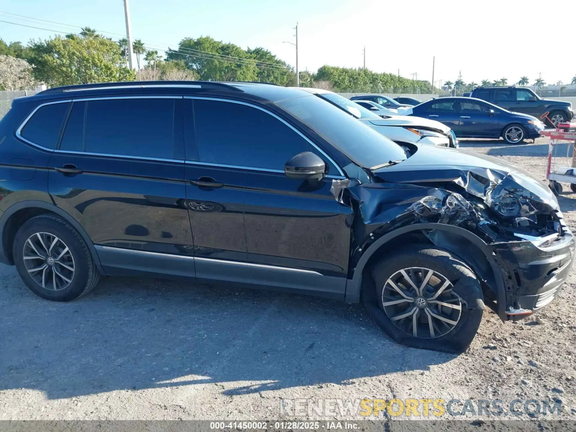 13 fotografías del automóvil dañado 3VV3B7AX1LM019574 VOLKSWAGEN TIGUAN 2020