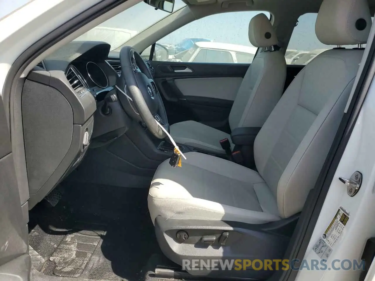 7 fotografías del automóvil dañado 3VV3B7AX1LM069603 VOLKSWAGEN TIGUAN 2020