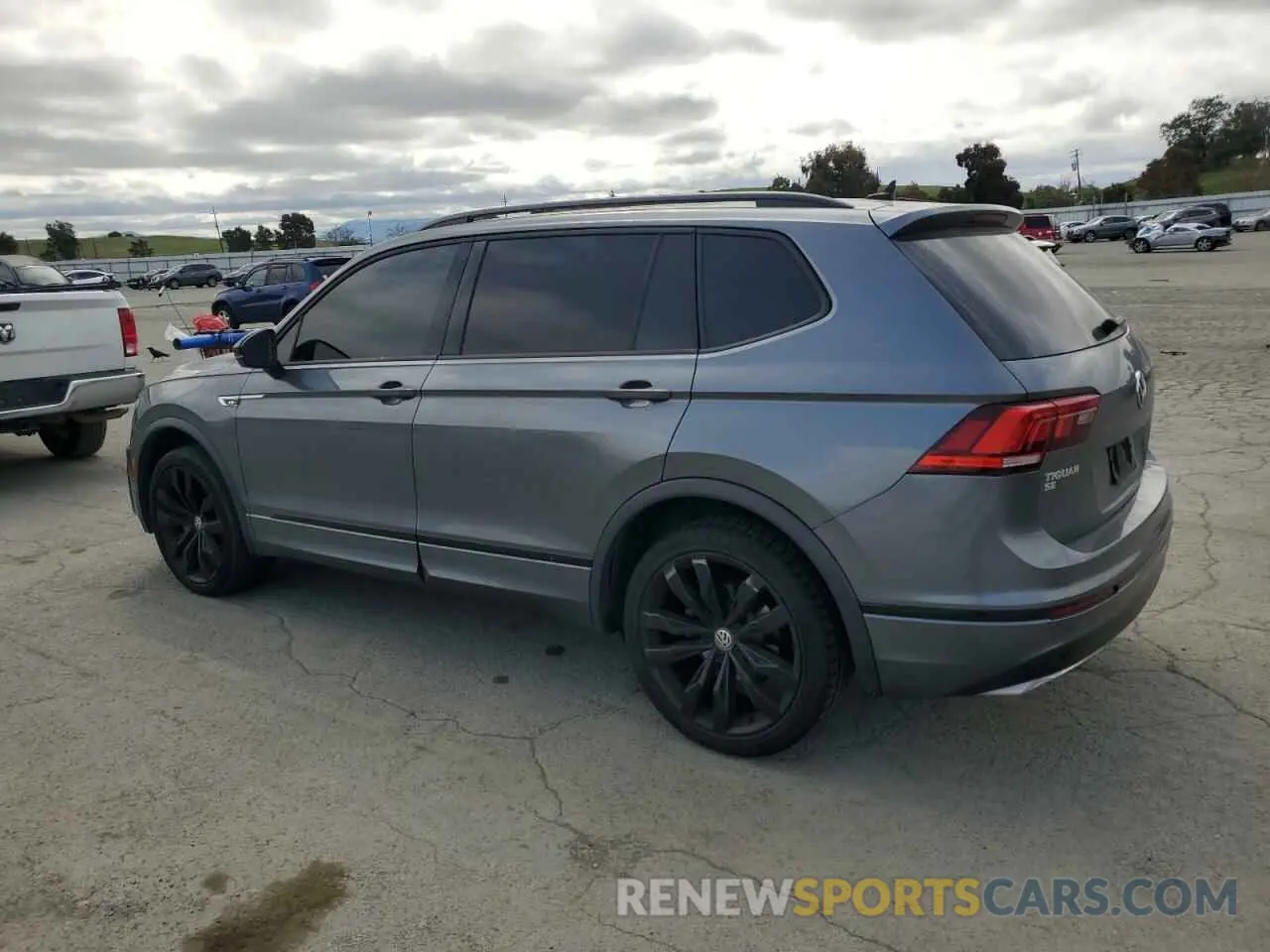 2 fotografías del automóvil dañado 3VV3B7AX1LM155168 VOLKSWAGEN TIGUAN 2020