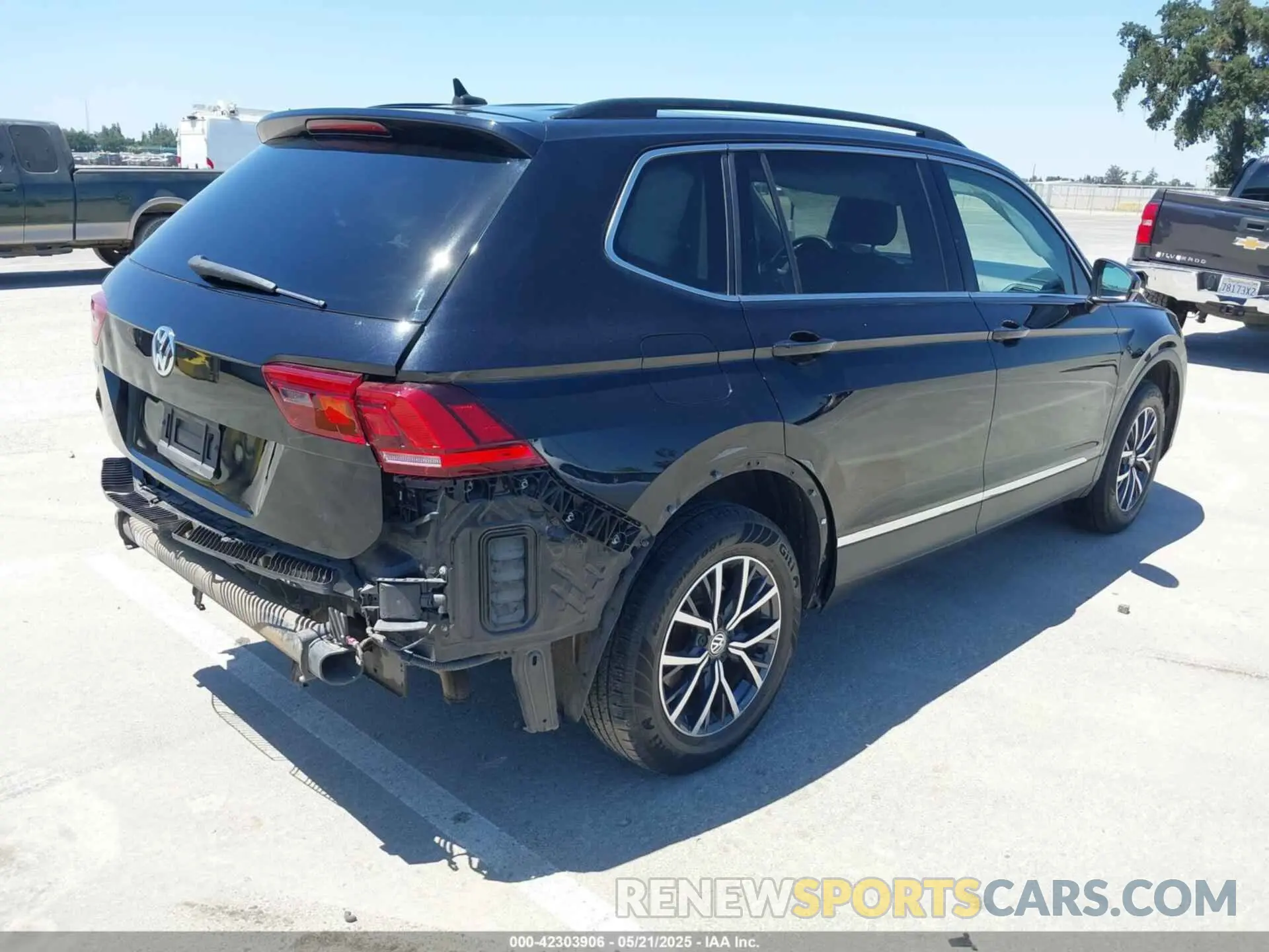 4 fotografías del automóvil dañado 3VV3B7AX1LM158247 VOLKSWAGEN TIGUAN 2020
