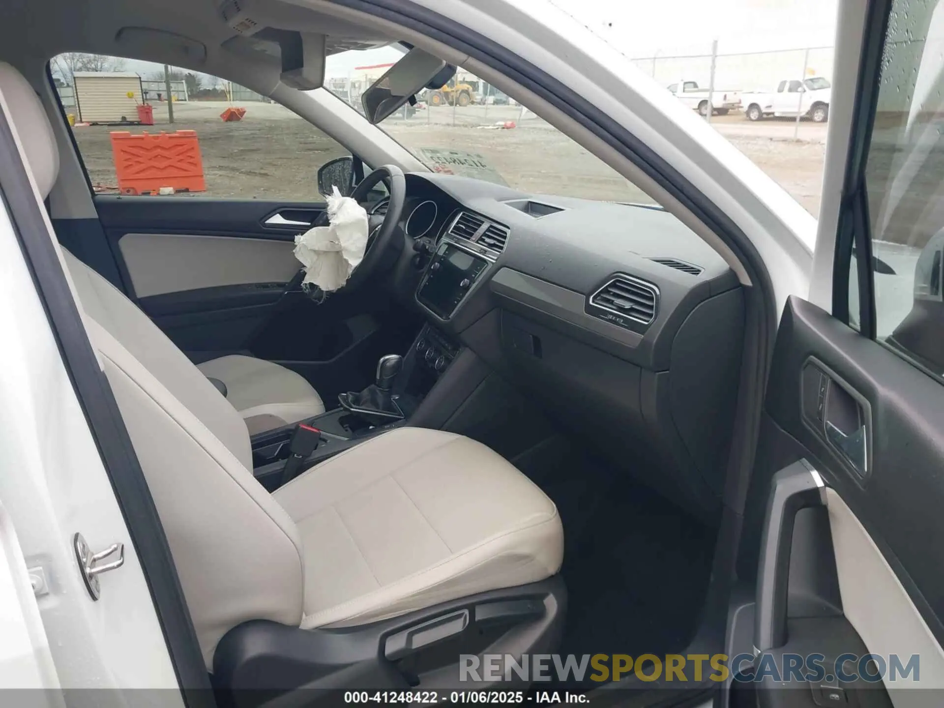5 fotografías del automóvil dañado 3VV3B7AX2LM055418 VOLKSWAGEN TIGUAN 2020