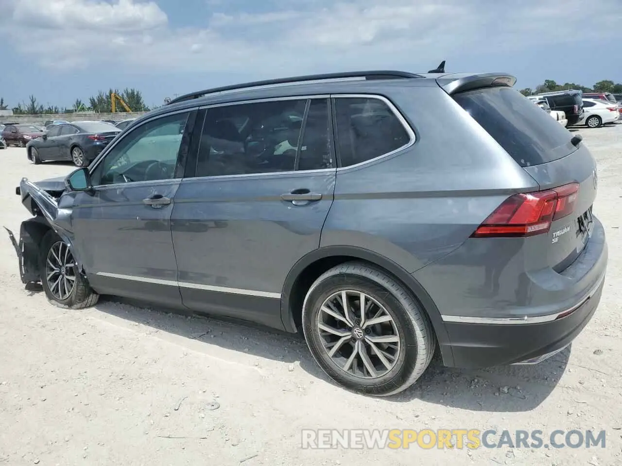 2 fotografías del automóvil dañado 3VV3B7AX3LM088556 VOLKSWAGEN TIGUAN 2020