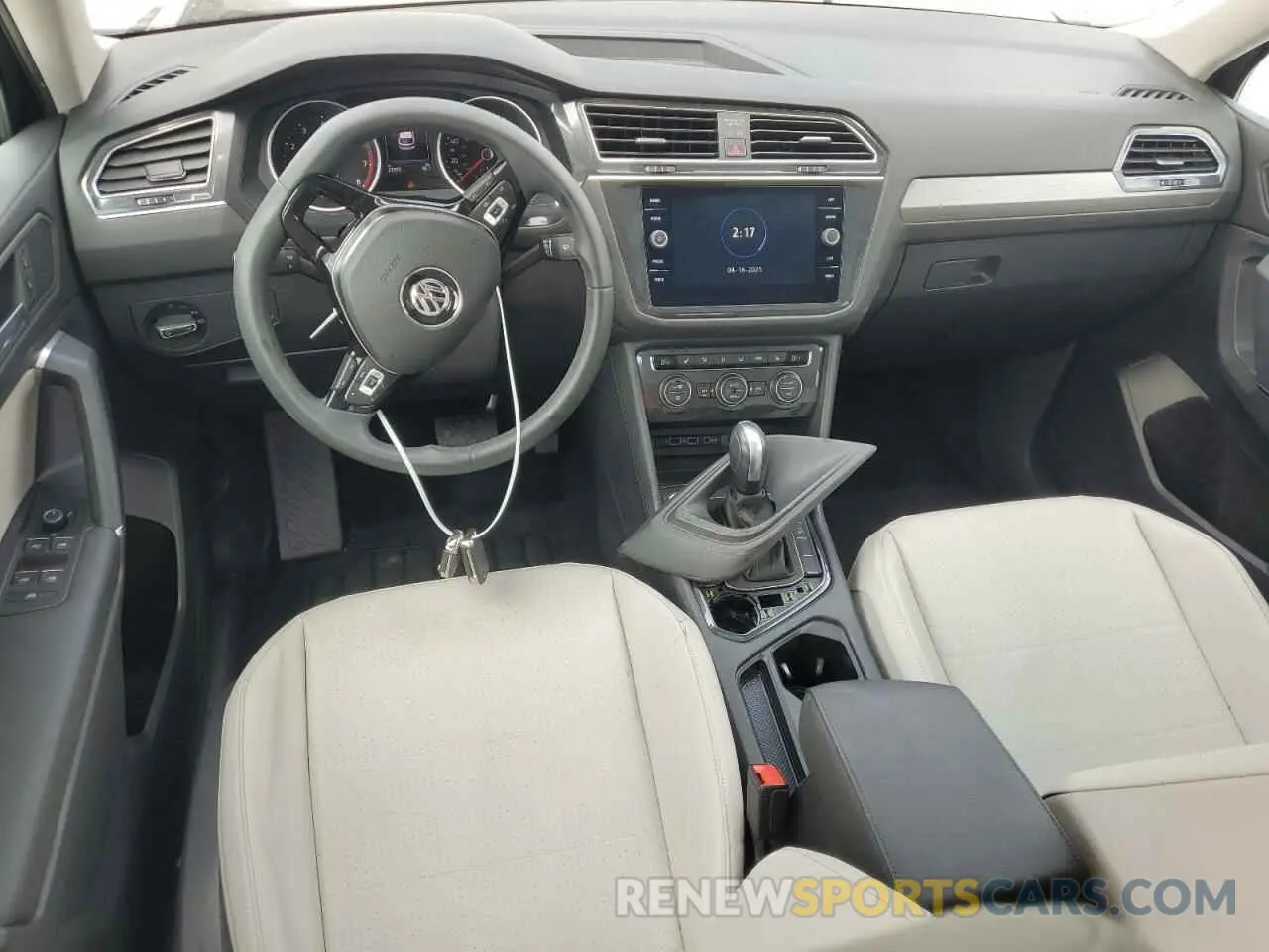 8 fotografías del automóvil dañado 3VV3B7AX3LM088556 VOLKSWAGEN TIGUAN 2020