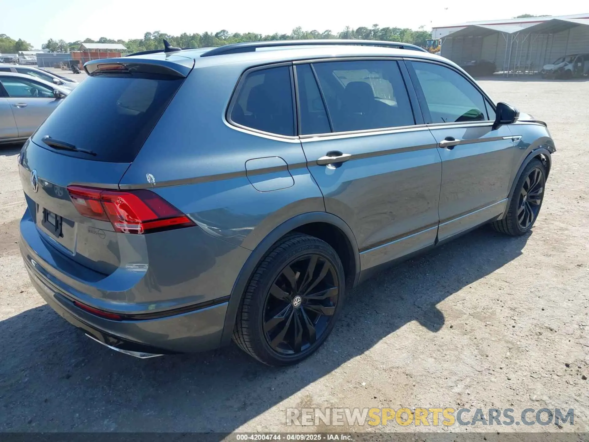 4 fotografías del automóvil dañado 3VV3B7AX3LM176300 VOLKSWAGEN TIGUAN 2020