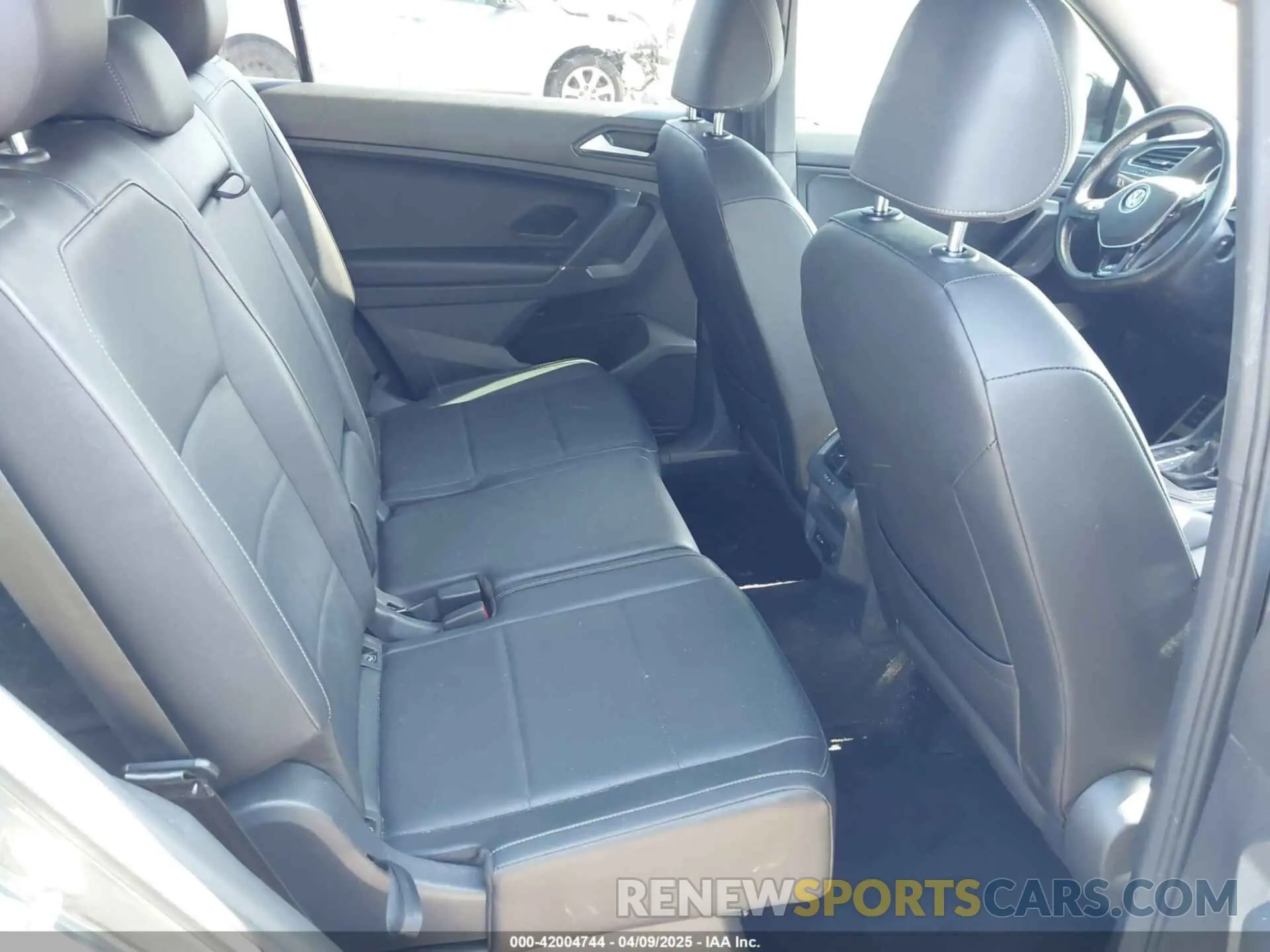 8 fotografías del automóvil dañado 3VV3B7AX3LM176300 VOLKSWAGEN TIGUAN 2020