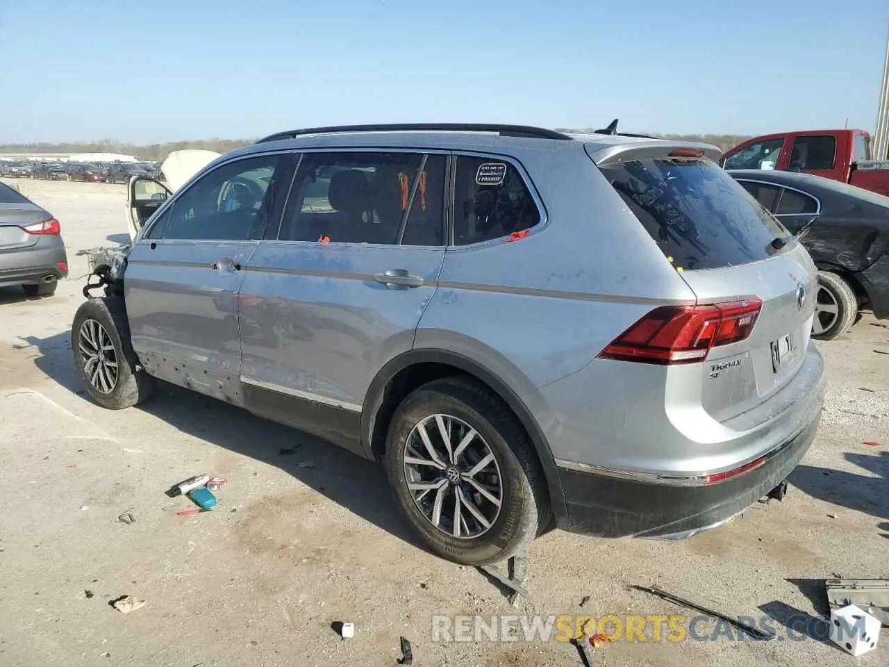 2 fotografías del automóvil dañado 3VV3B7AX4LM113769 VOLKSWAGEN TIGUAN 2020