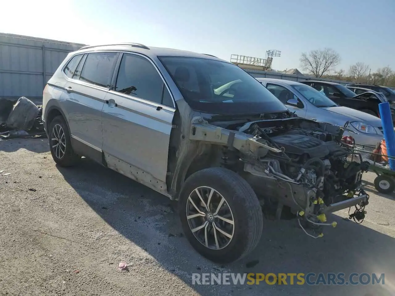 4 fotografías del automóvil dañado 3VV3B7AX4LM113769 VOLKSWAGEN TIGUAN 2020