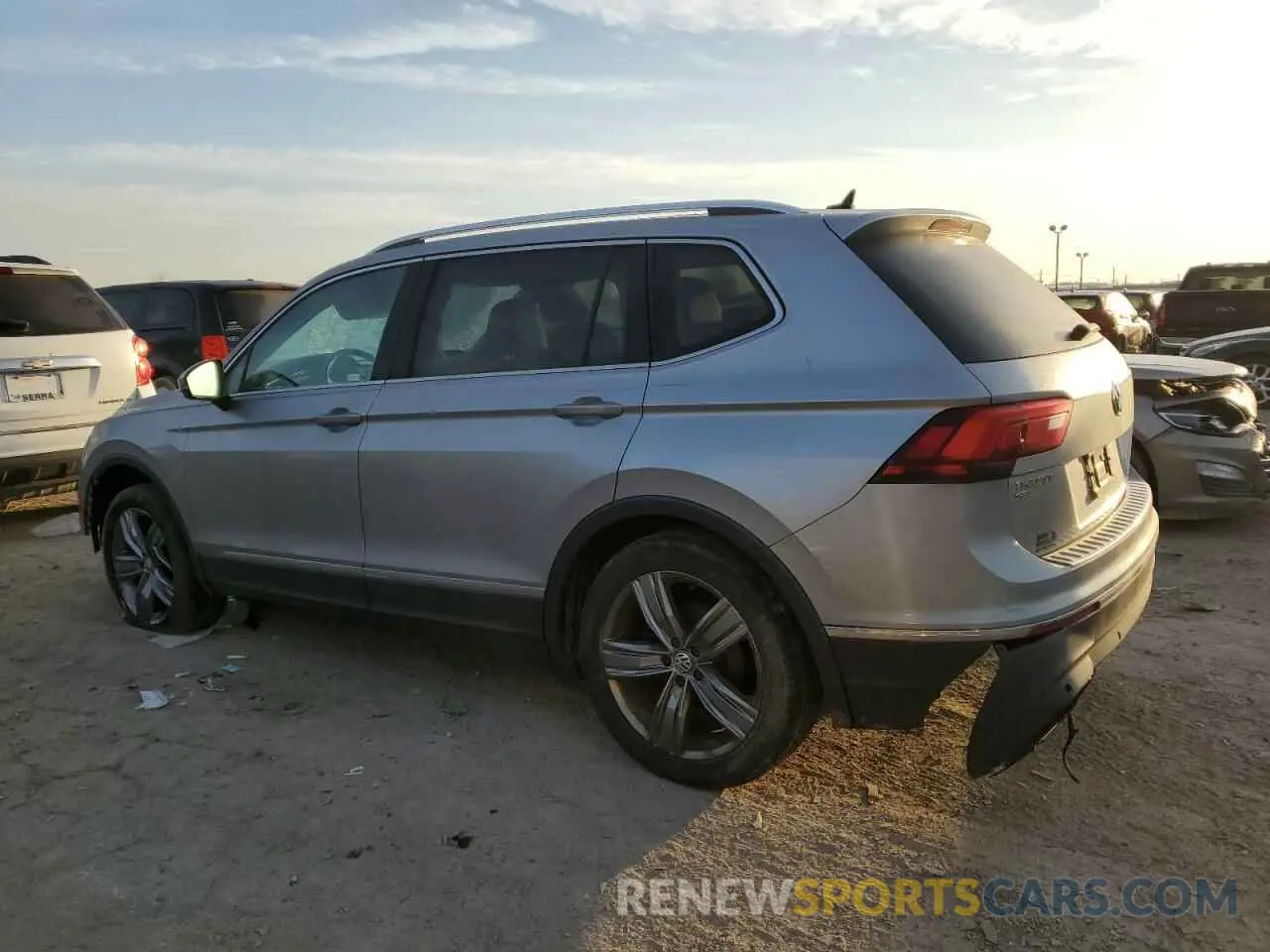 2 fotografías del automóvil dañado 3VV3B7AX4LM115845 VOLKSWAGEN TIGUAN 2020