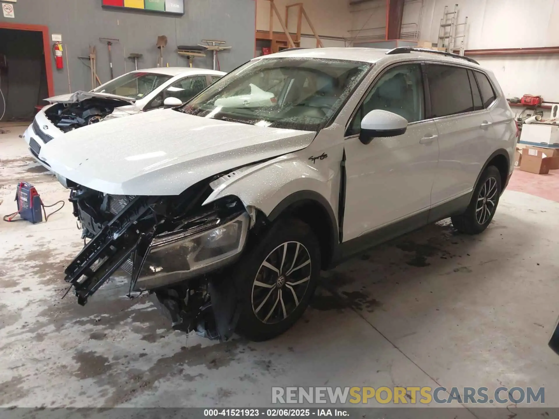 2 fotografías del automóvil dañado 3VV3B7AX4LM141023 VOLKSWAGEN TIGUAN 2020