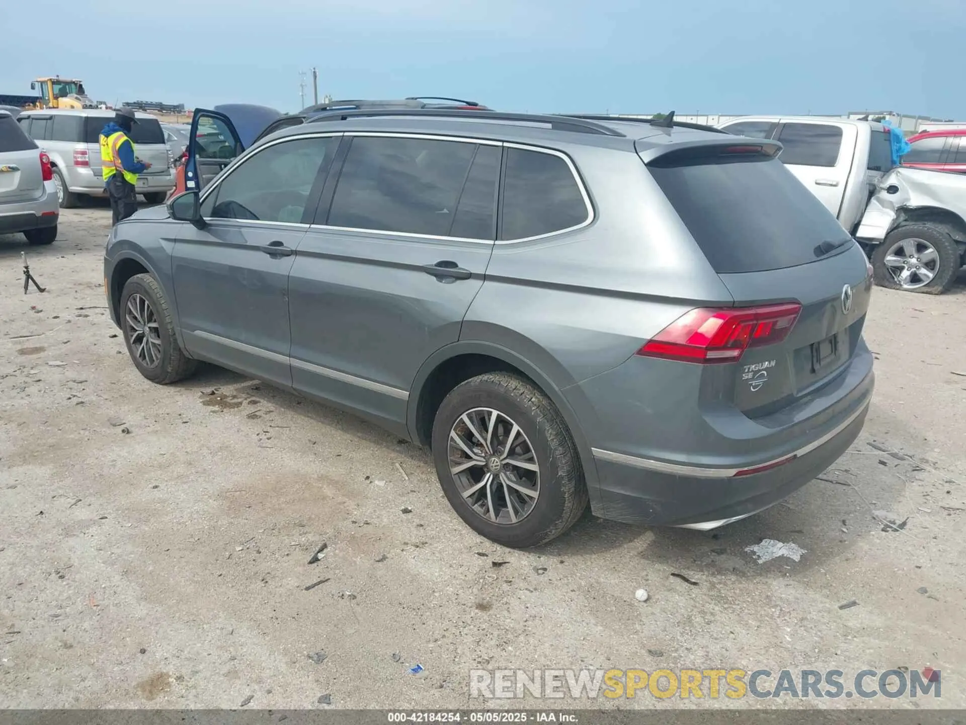 3 fotografías del automóvil dañado 3VV3B7AX6LM008716 VOLKSWAGEN TIGUAN 2020