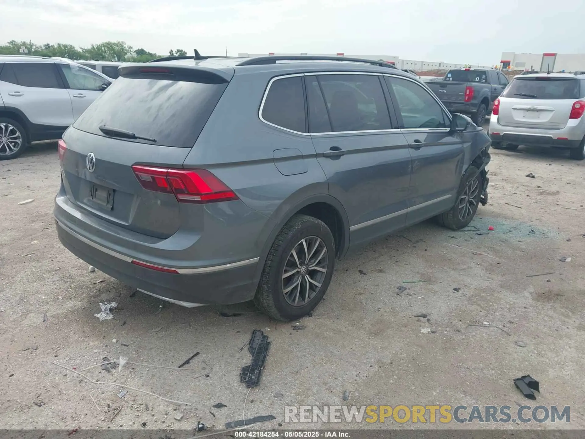 4 fotografías del automóvil dañado 3VV3B7AX6LM008716 VOLKSWAGEN TIGUAN 2020