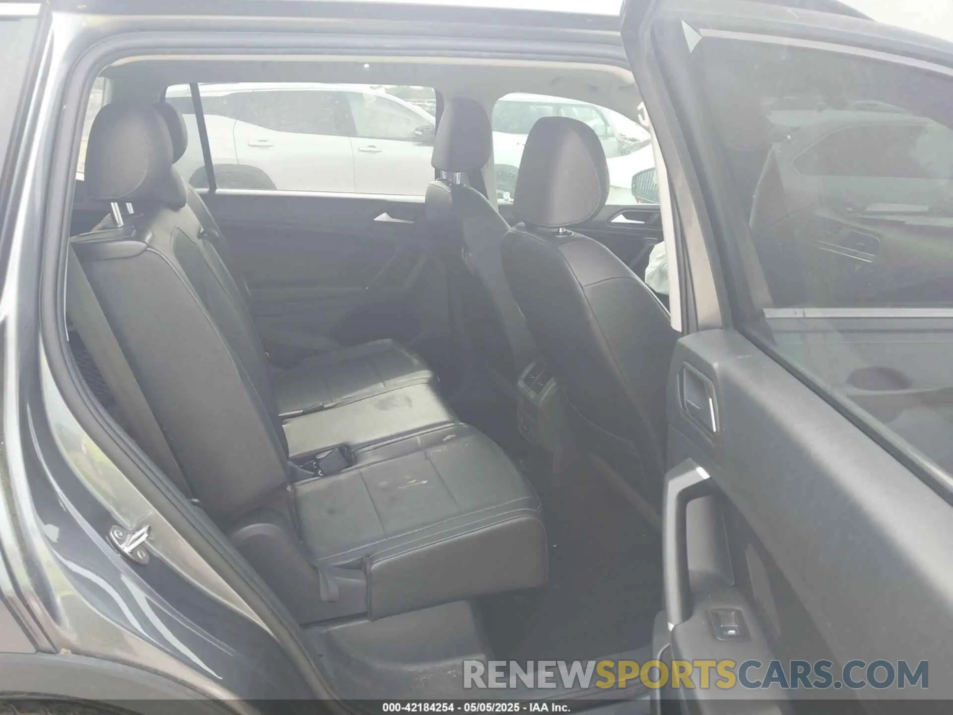 8 fotografías del automóvil dañado 3VV3B7AX6LM008716 VOLKSWAGEN TIGUAN 2020