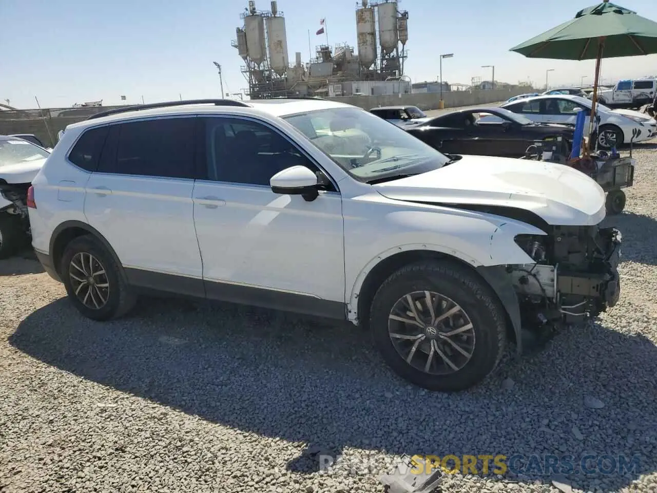 4 fotografías del automóvil dañado 3VV3B7AX6LM041165 VOLKSWAGEN TIGUAN 2020