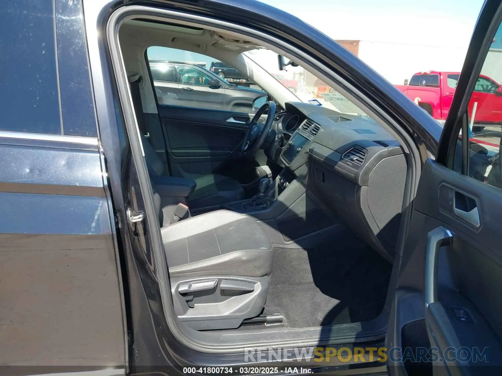 5 fotografías del automóvil dañado 3VV3B7AX6LM071413 VOLKSWAGEN TIGUAN 2020