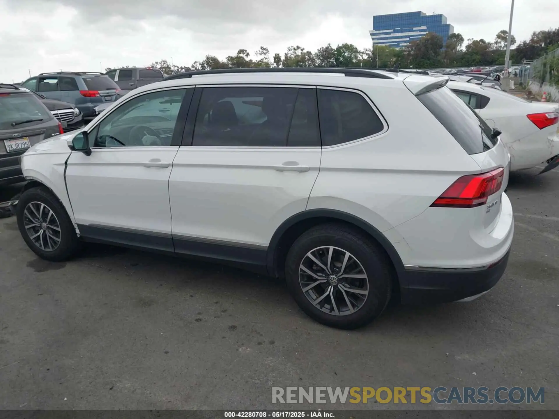 14 fotografías del automóvil dañado 3VV3B7AX6LM182754 VOLKSWAGEN TIGUAN 2020