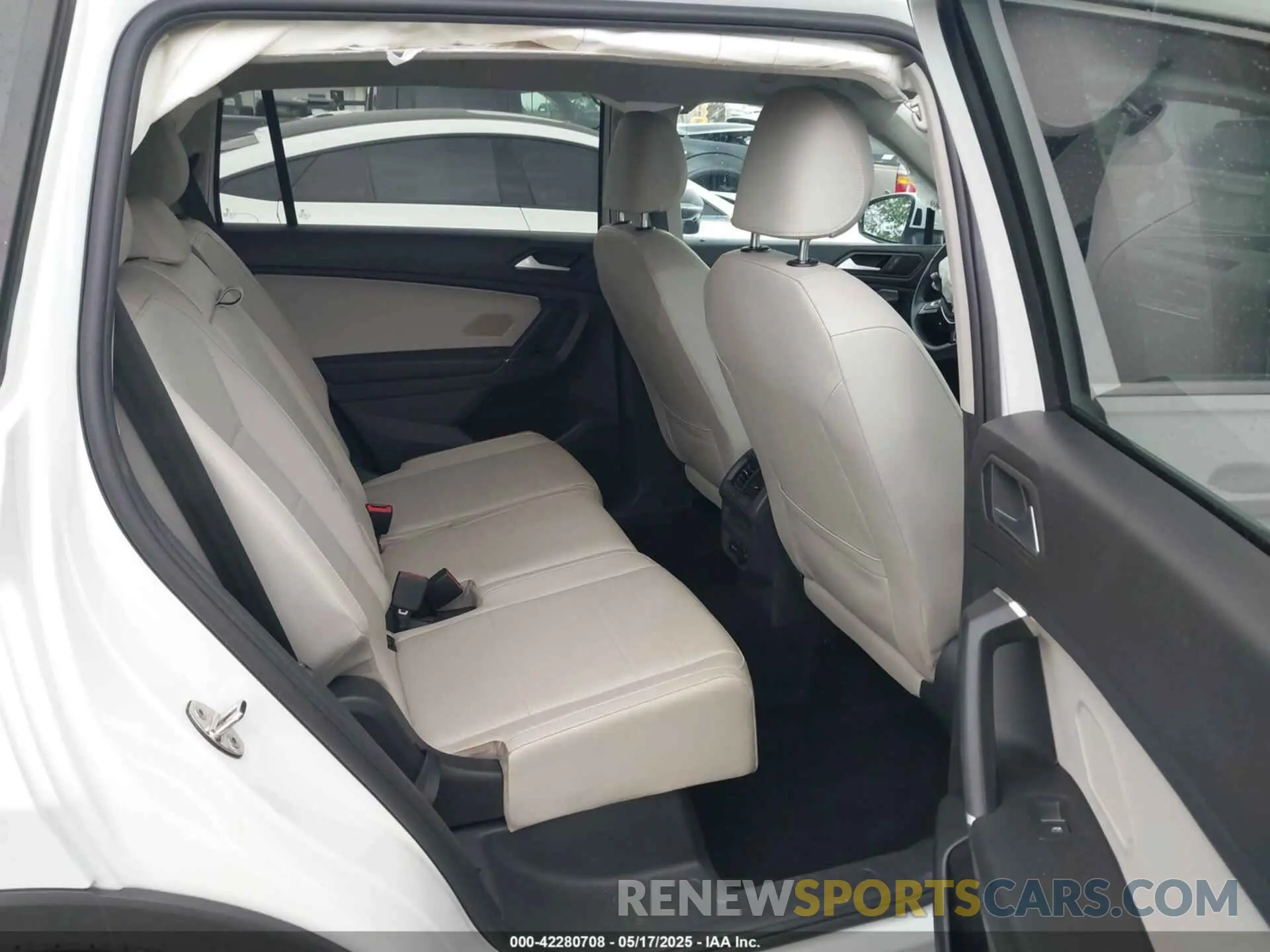 8 fotografías del automóvil dañado 3VV3B7AX6LM182754 VOLKSWAGEN TIGUAN 2020