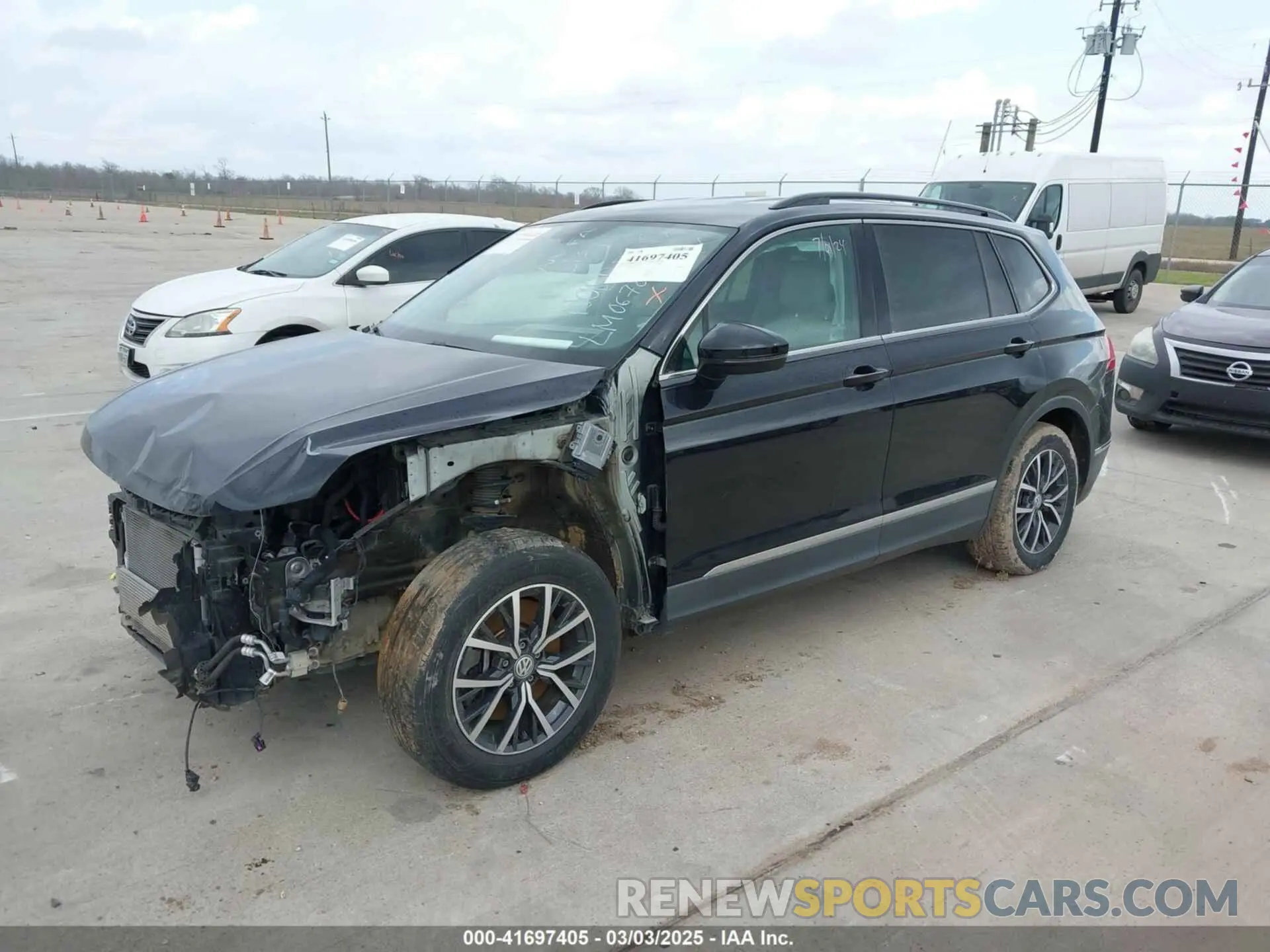 2 fotografías del automóvil dañado 3VV3B7AX7LM067046 VOLKSWAGEN TIGUAN 2020