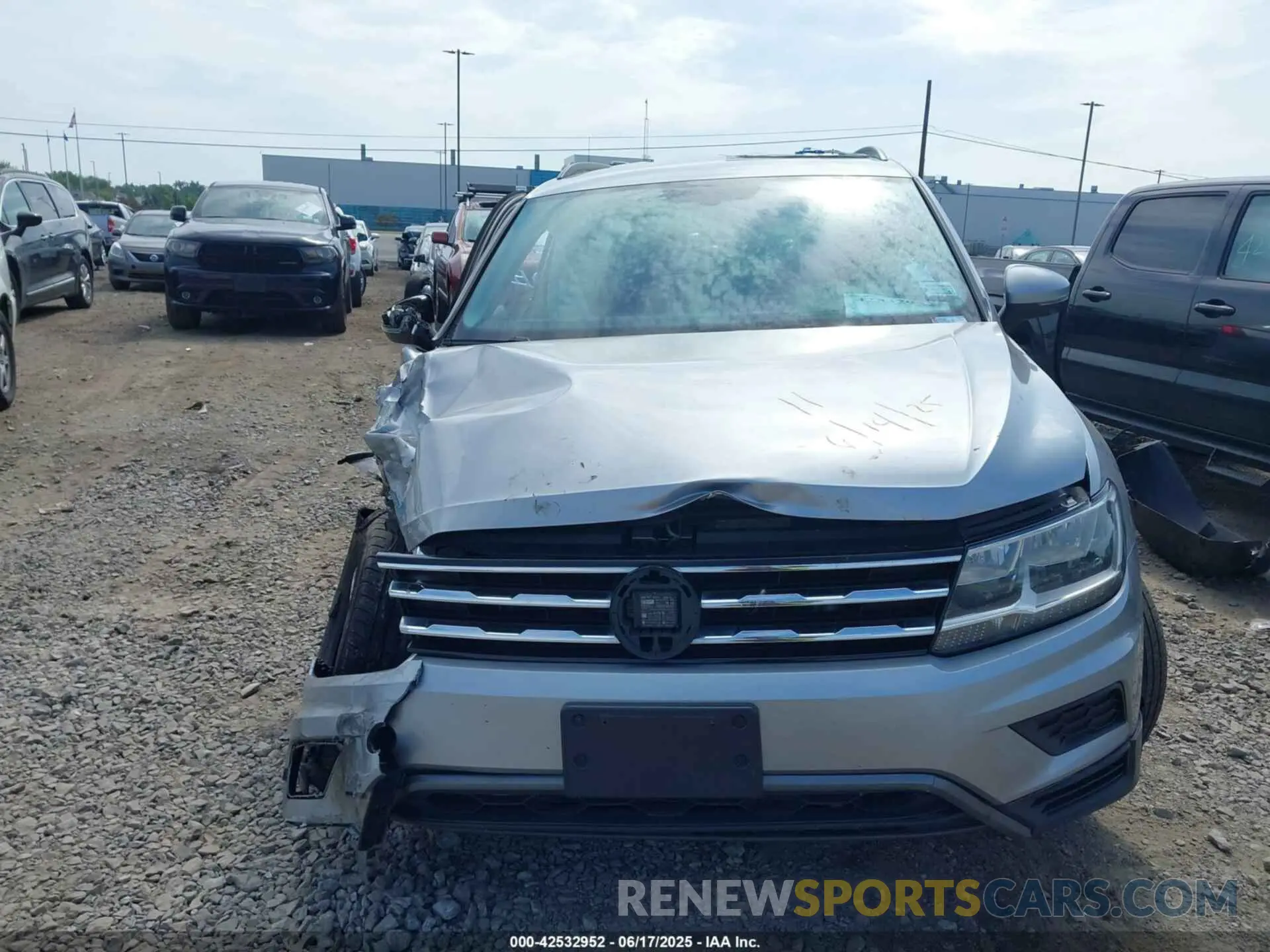 12 fotografías del automóvil dañado 3VV3B7AX7LM144742 VOLKSWAGEN TIGUAN 2020