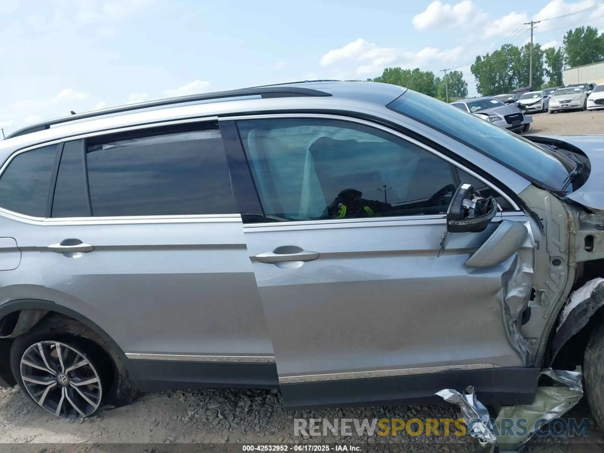 13 fotografías del automóvil dañado 3VV3B7AX7LM144742 VOLKSWAGEN TIGUAN 2020
