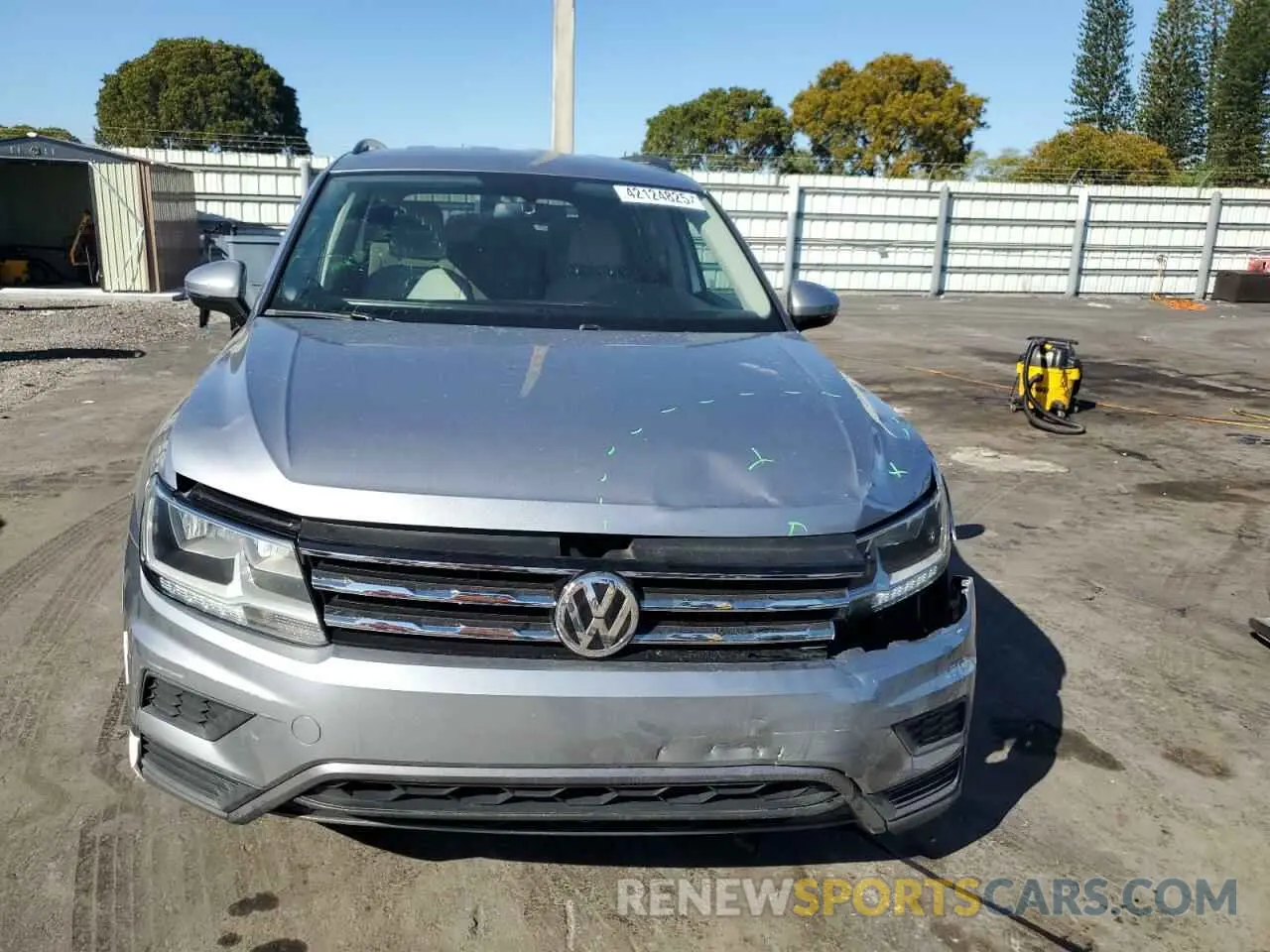 5 fotografías del automóvil dañado 3VV3B7AX8LM036808 VOLKSWAGEN TIGUAN 2020