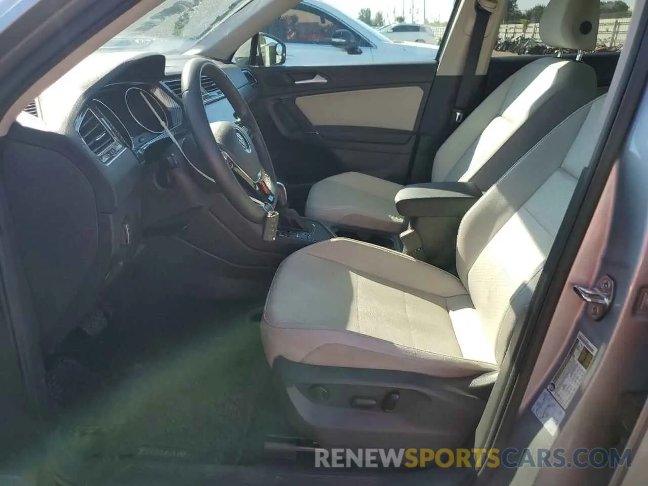 7 fotografías del automóvil dañado 3VV3B7AX8LM036808 VOLKSWAGEN TIGUAN 2020