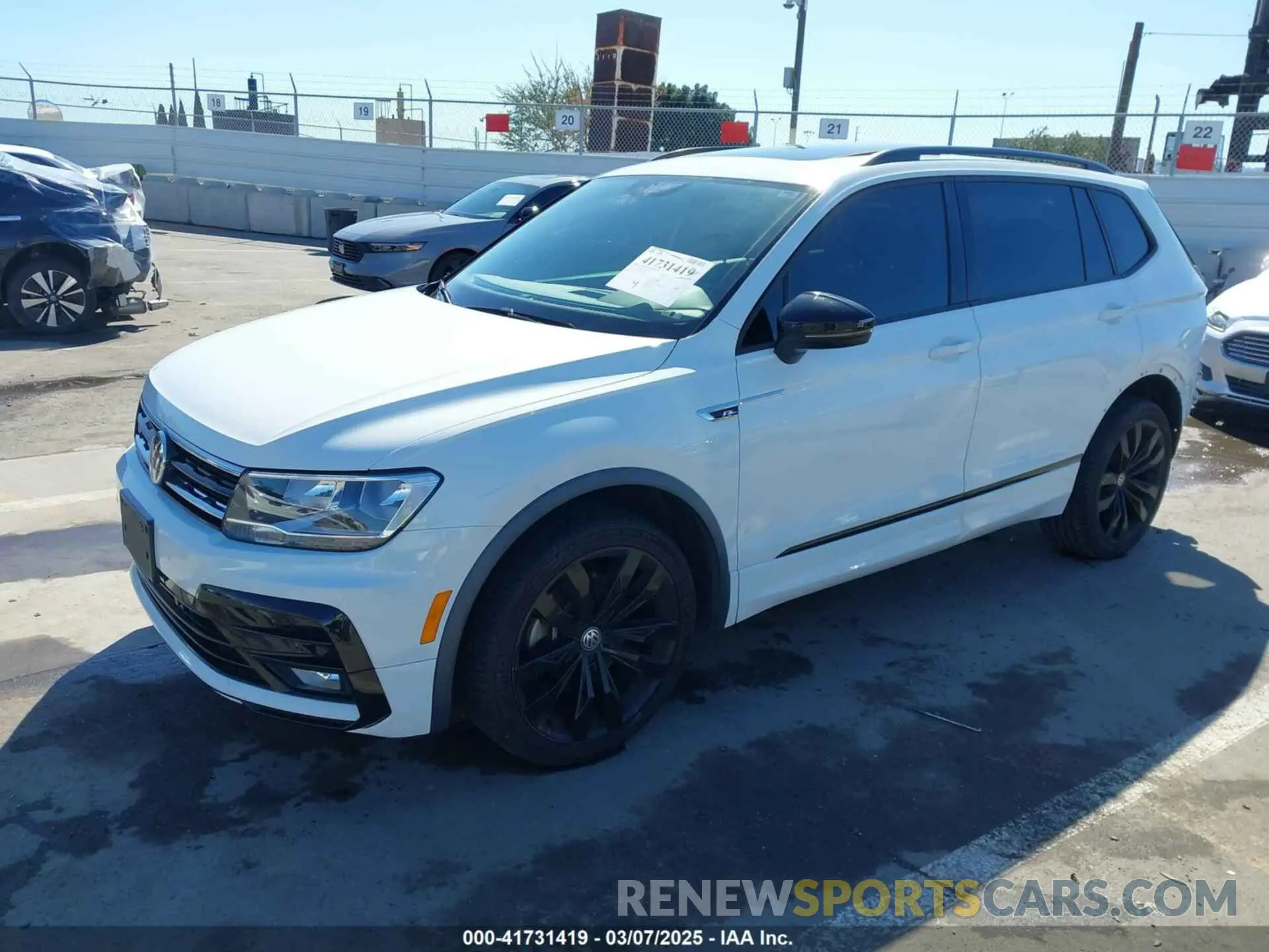 2 fotografías del automóvil dañado 3VV3B7AX8LM063202 VOLKSWAGEN TIGUAN 2020