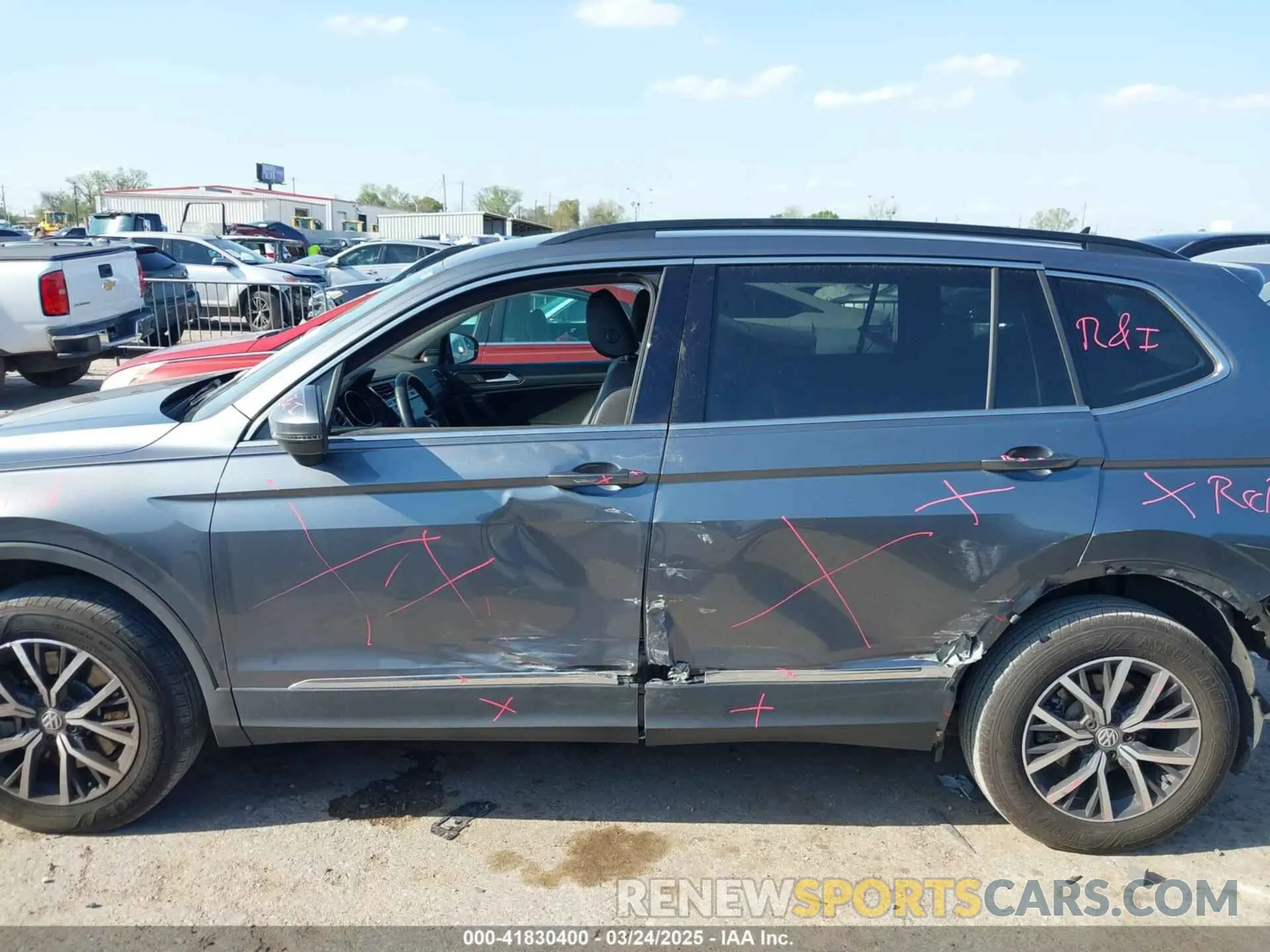 13 fotografías del automóvil dañado 3VV3B7AXXLM137641 VOLKSWAGEN TIGUAN 2020