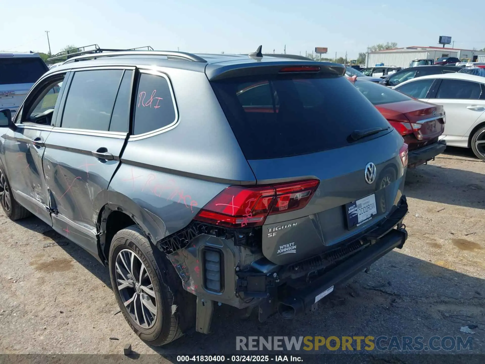 17 fotografías del automóvil dañado 3VV3B7AXXLM137641 VOLKSWAGEN TIGUAN 2020