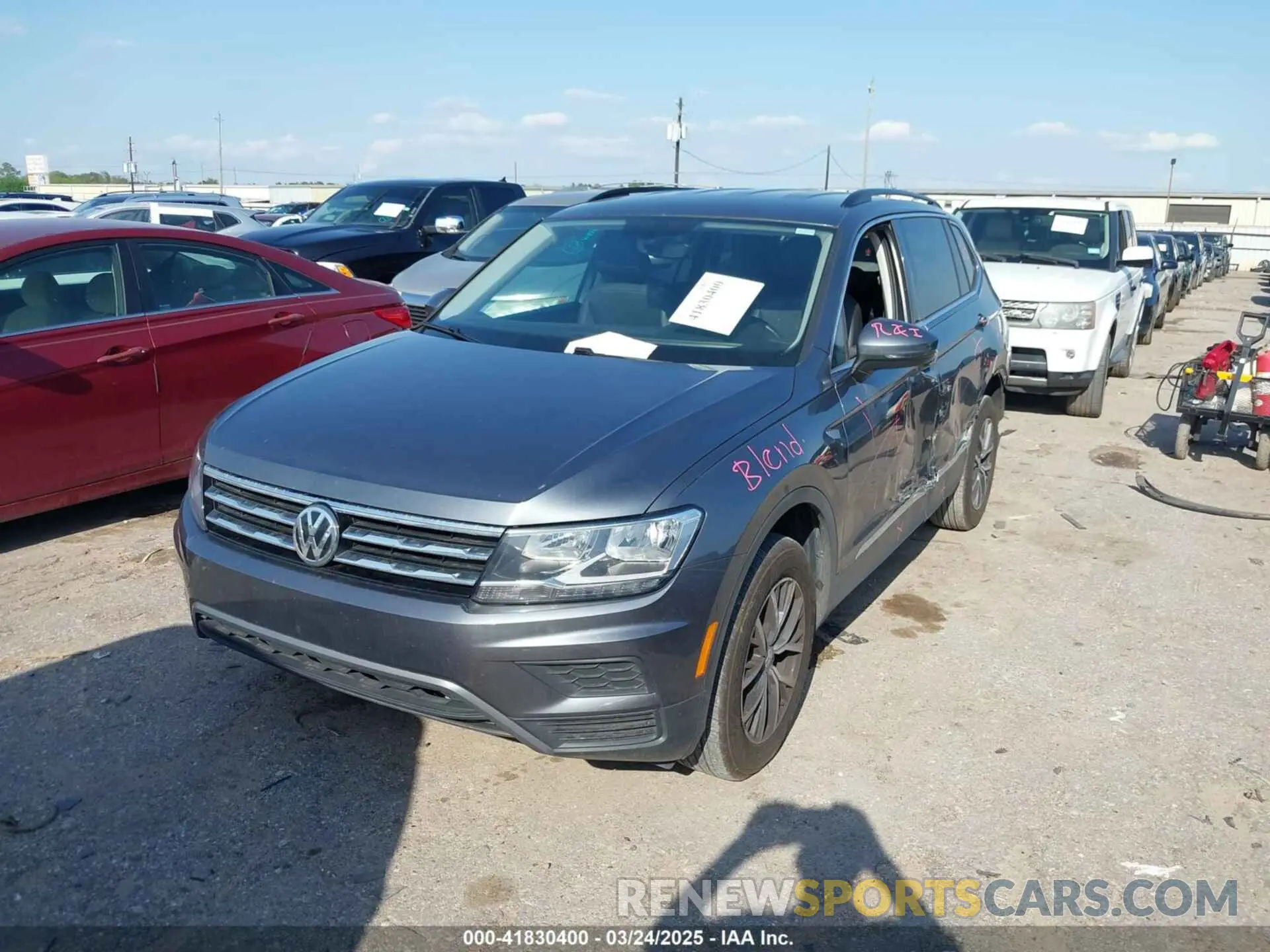 2 fotografías del automóvil dañado 3VV3B7AXXLM137641 VOLKSWAGEN TIGUAN 2020