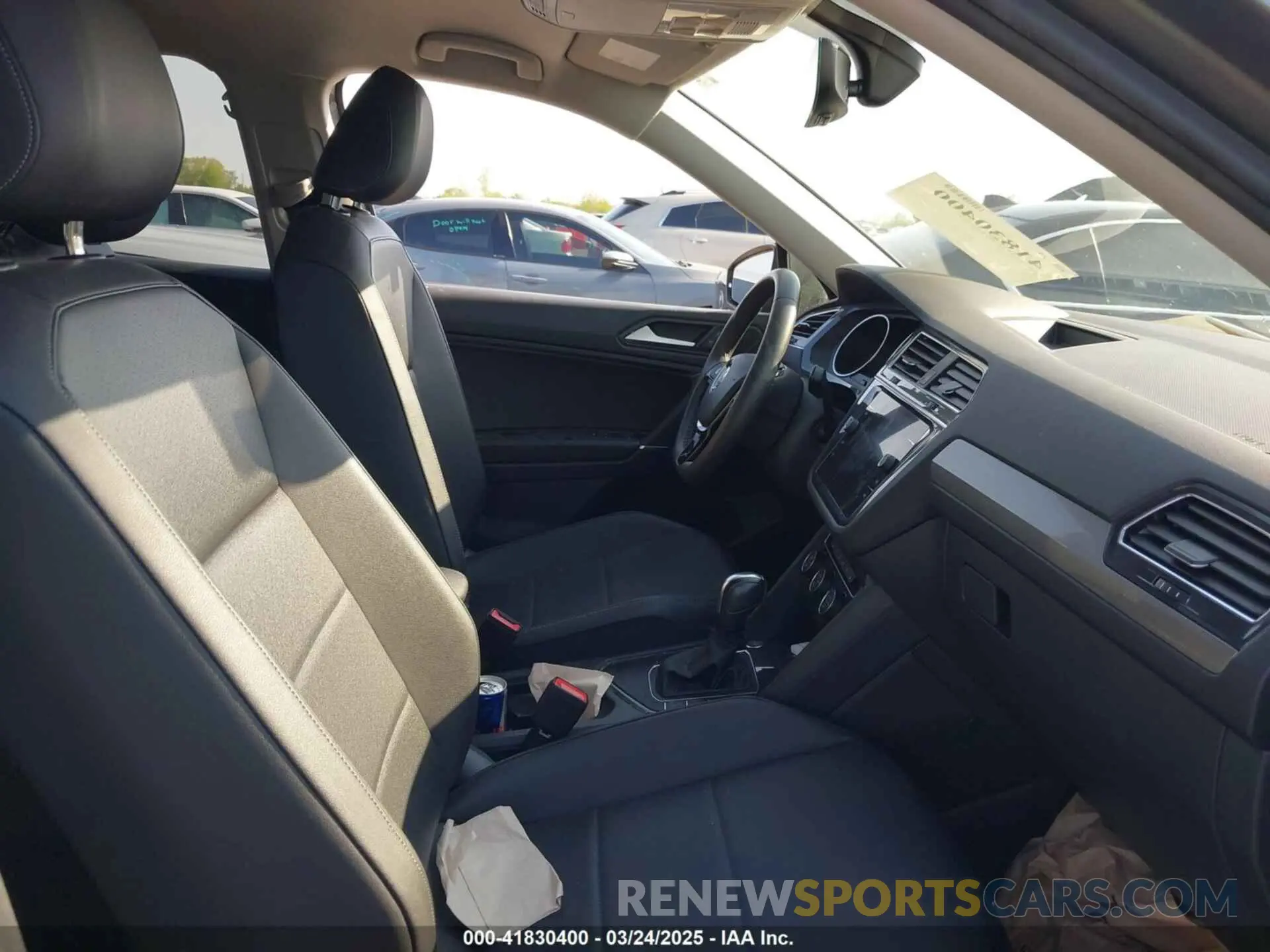 5 fotografías del automóvil dañado 3VV3B7AXXLM137641 VOLKSWAGEN TIGUAN 2020