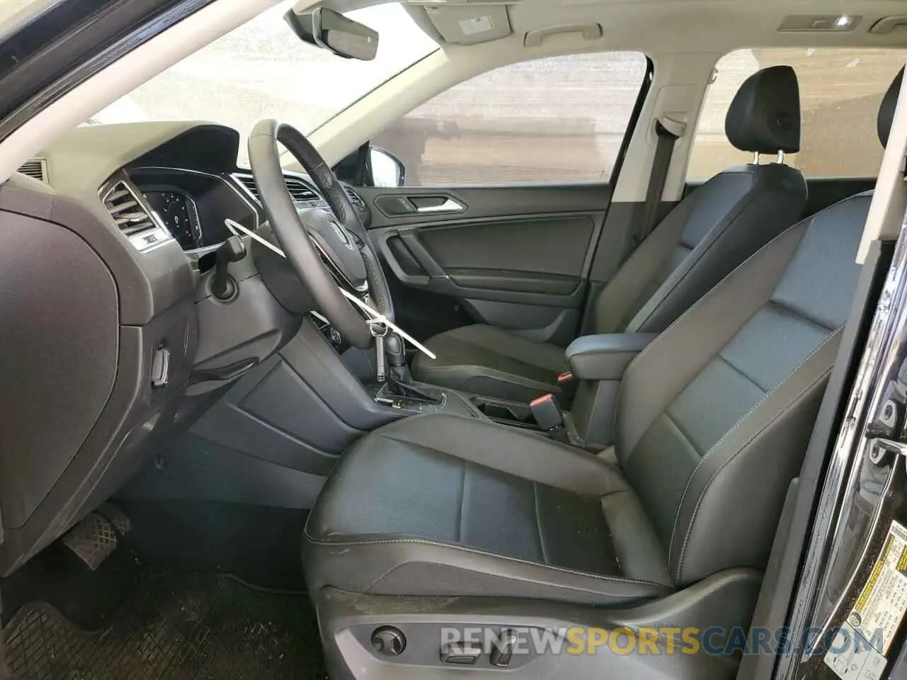 7 fotografías del automóvil dañado 3VV3B7AXXLM138188 VOLKSWAGEN TIGUAN 2020