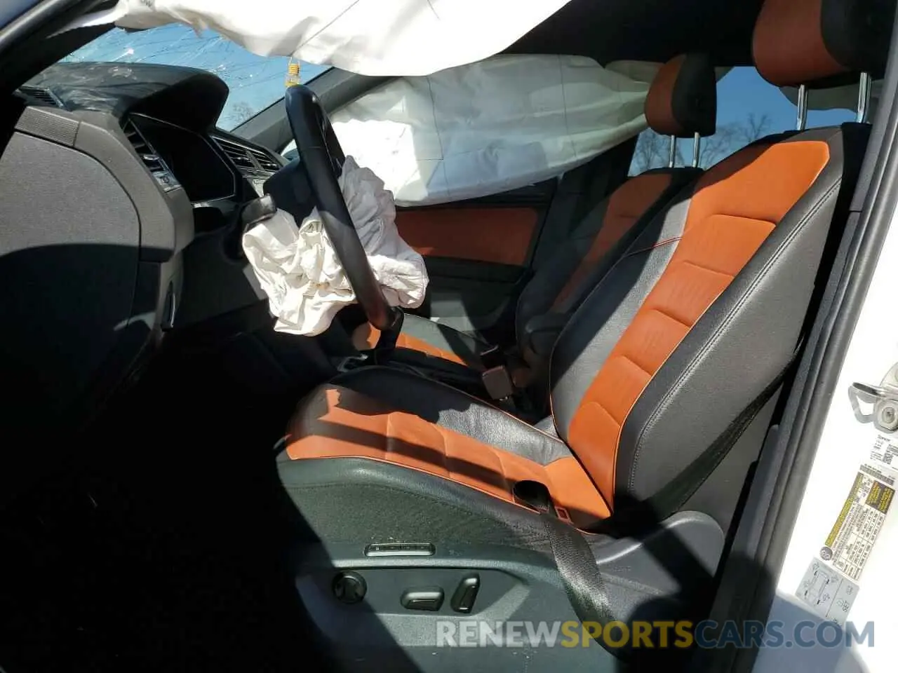 7 fotografías del automóvil dañado 3VV4B7AX7LM178345 VOLKSWAGEN TIGUAN 2020