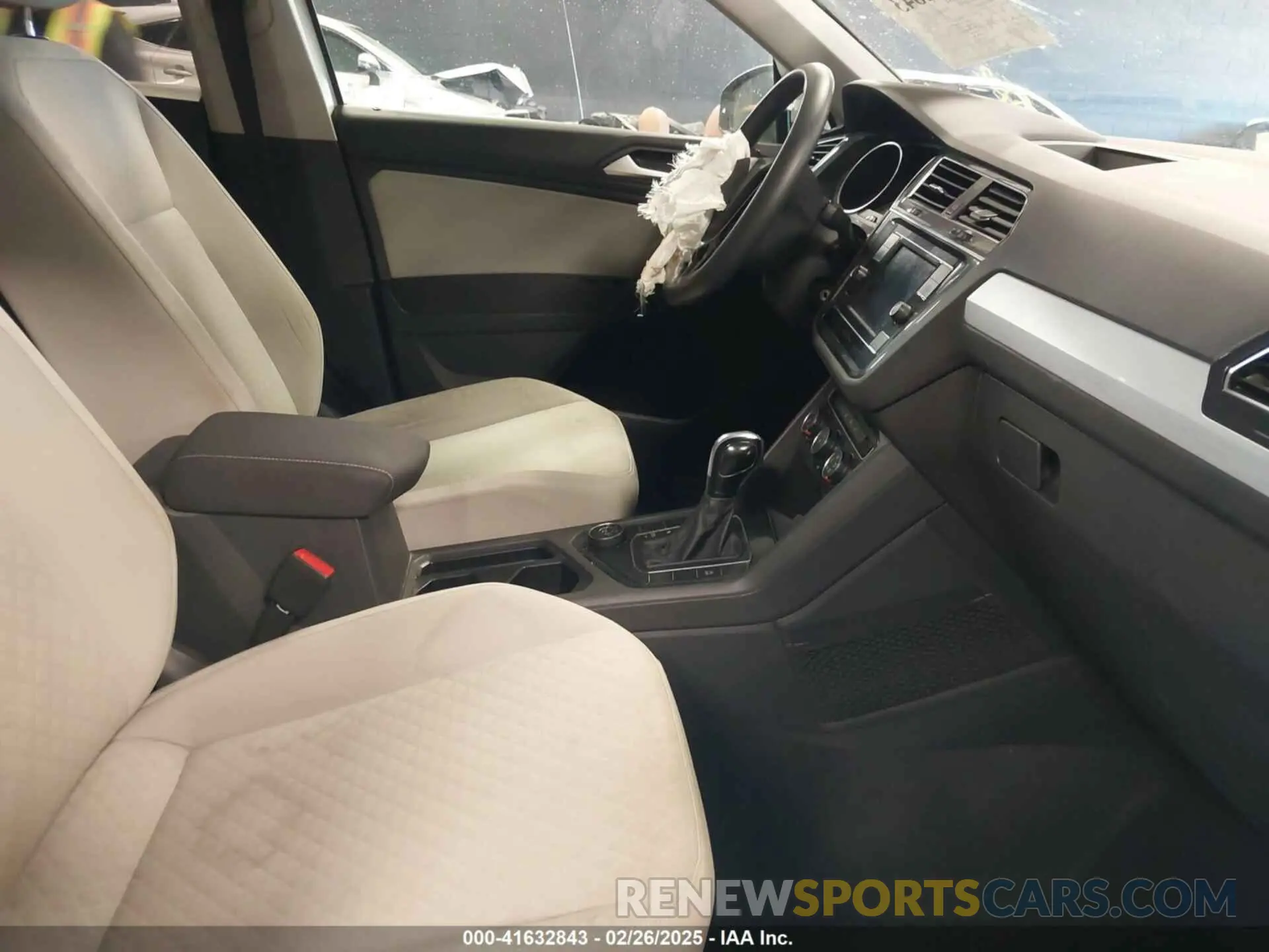 5 fotografías del automóvil dañado 3VV0B7AX8MM019835 VOLKSWAGEN TIGUAN 2021