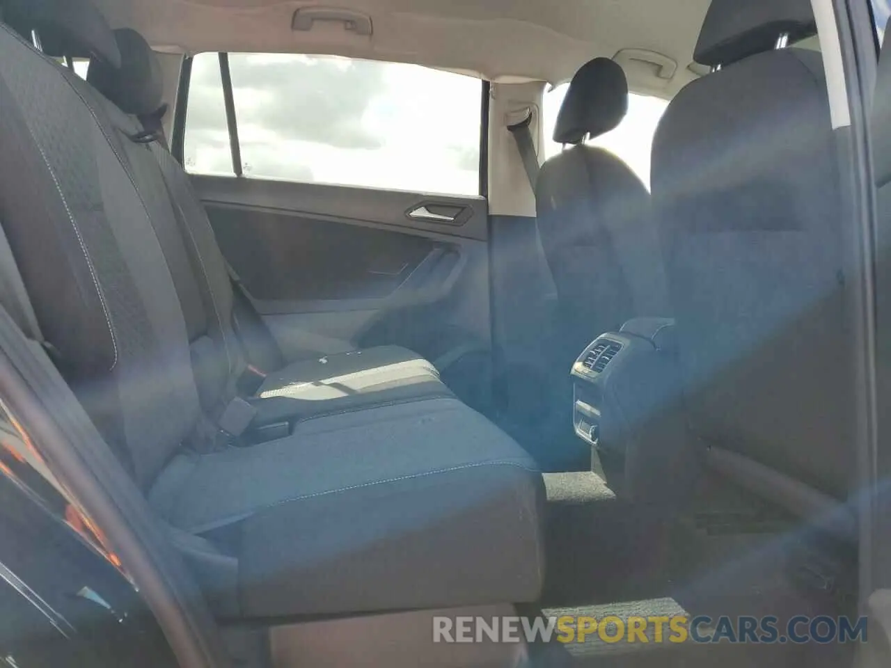 12 fotografías del automóvil dañado 3VV0B7AX8MM072597 VOLKSWAGEN TIGUAN 2021