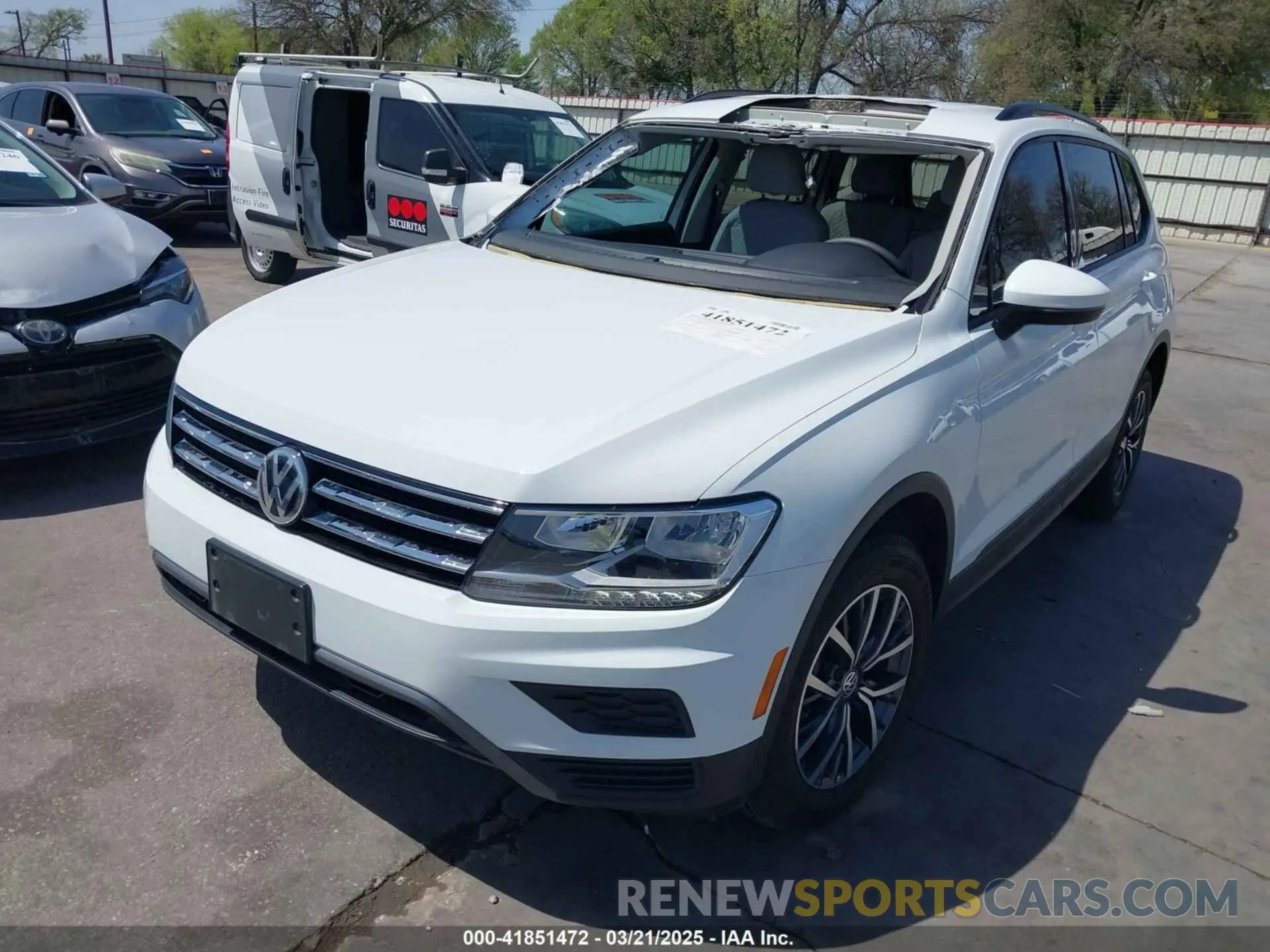 2 fotografías del automóvil dañado 3VV1B7AX1MM010320 VOLKSWAGEN TIGUAN 2021